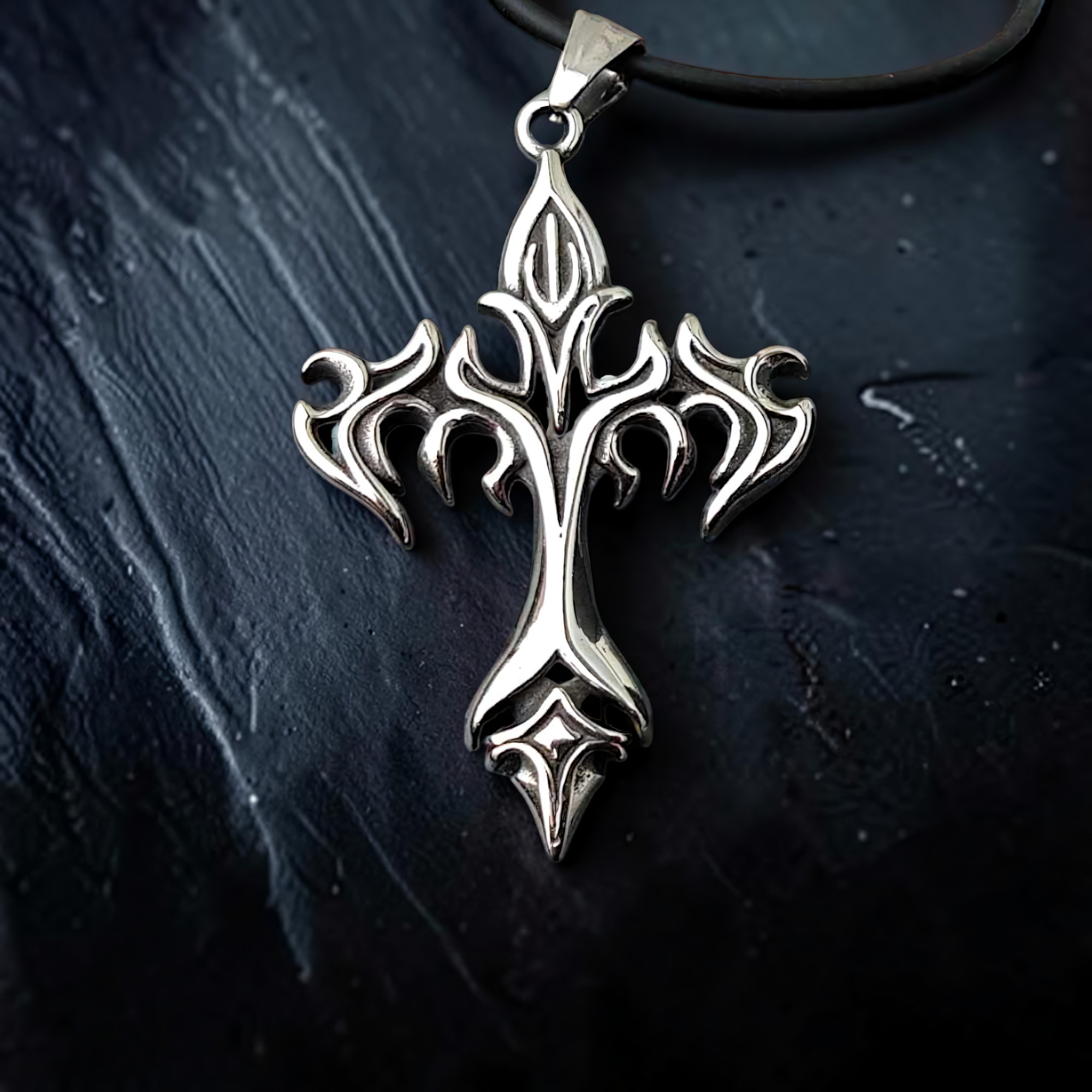Tribal Kreuz Anhänger silber aus Edelstahl