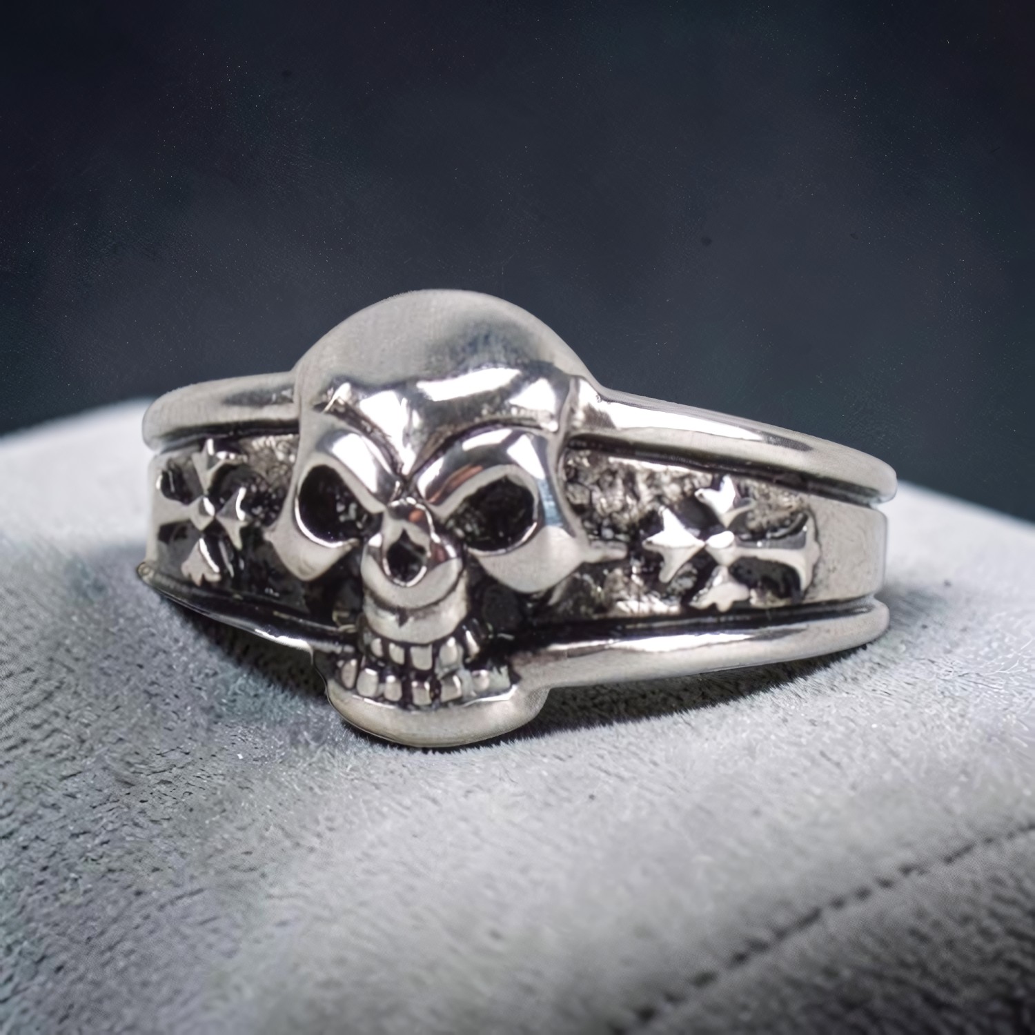 Ring Dark Skull aus Edelstahl – Toms-Silver Schmuck