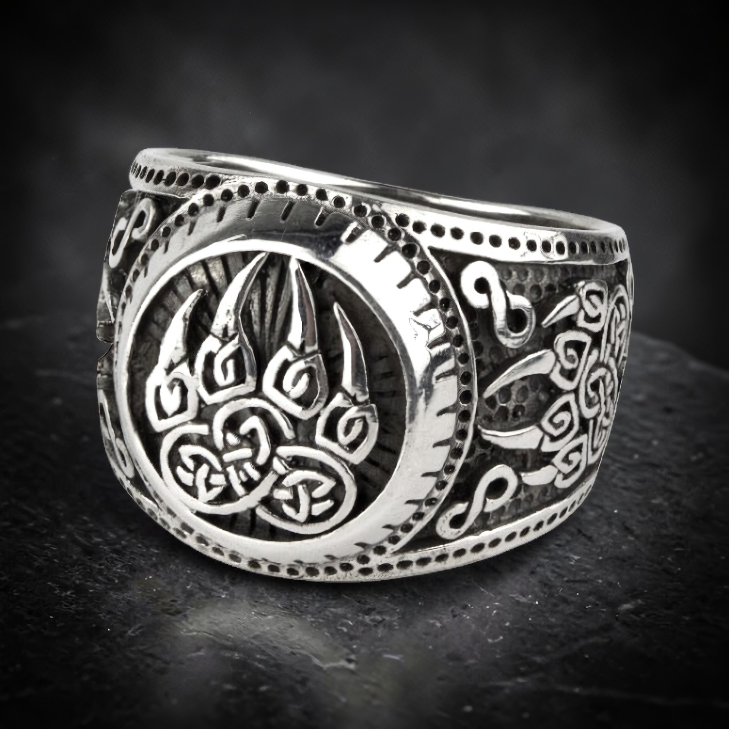 Ring aus 925 Sterling Silber mit Wolfspfote und keltischen Knoten