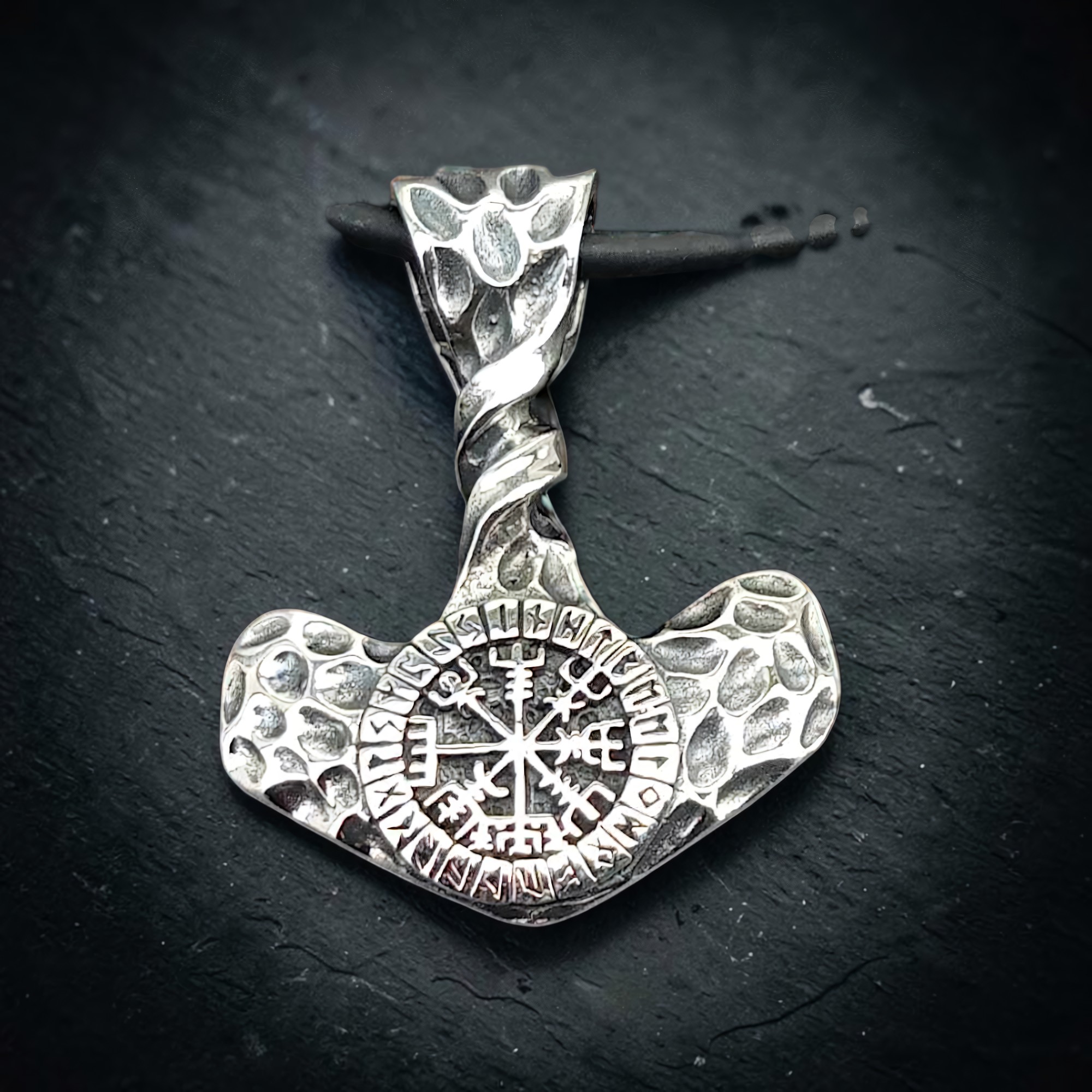 Nordischer Mjölnir Anhänger mit Vegvísir, silberfarben, robust gearbeitet
