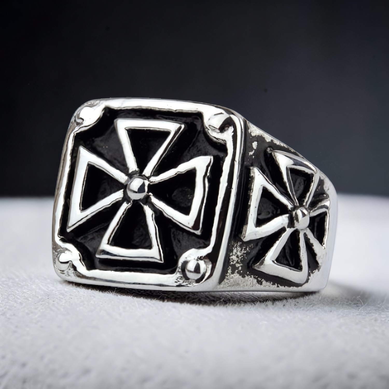 Ring Black Iron Cross aus Edelstahl – Toms-Silver Schmuck