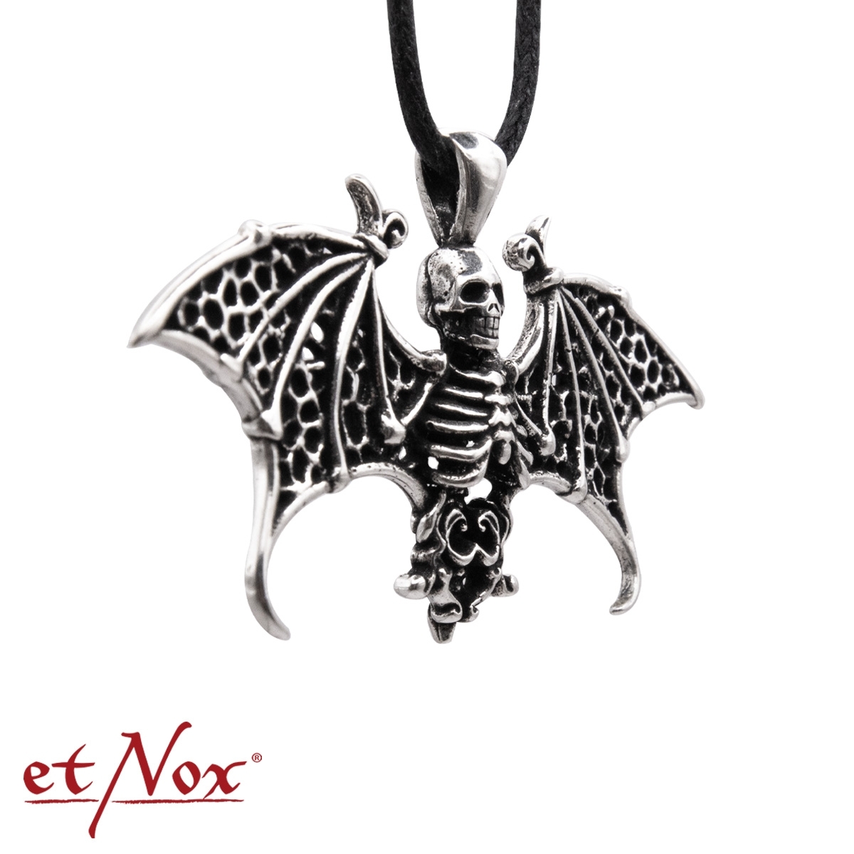 Bat-Skull-Anhänger aus Silber am schwarzen Band