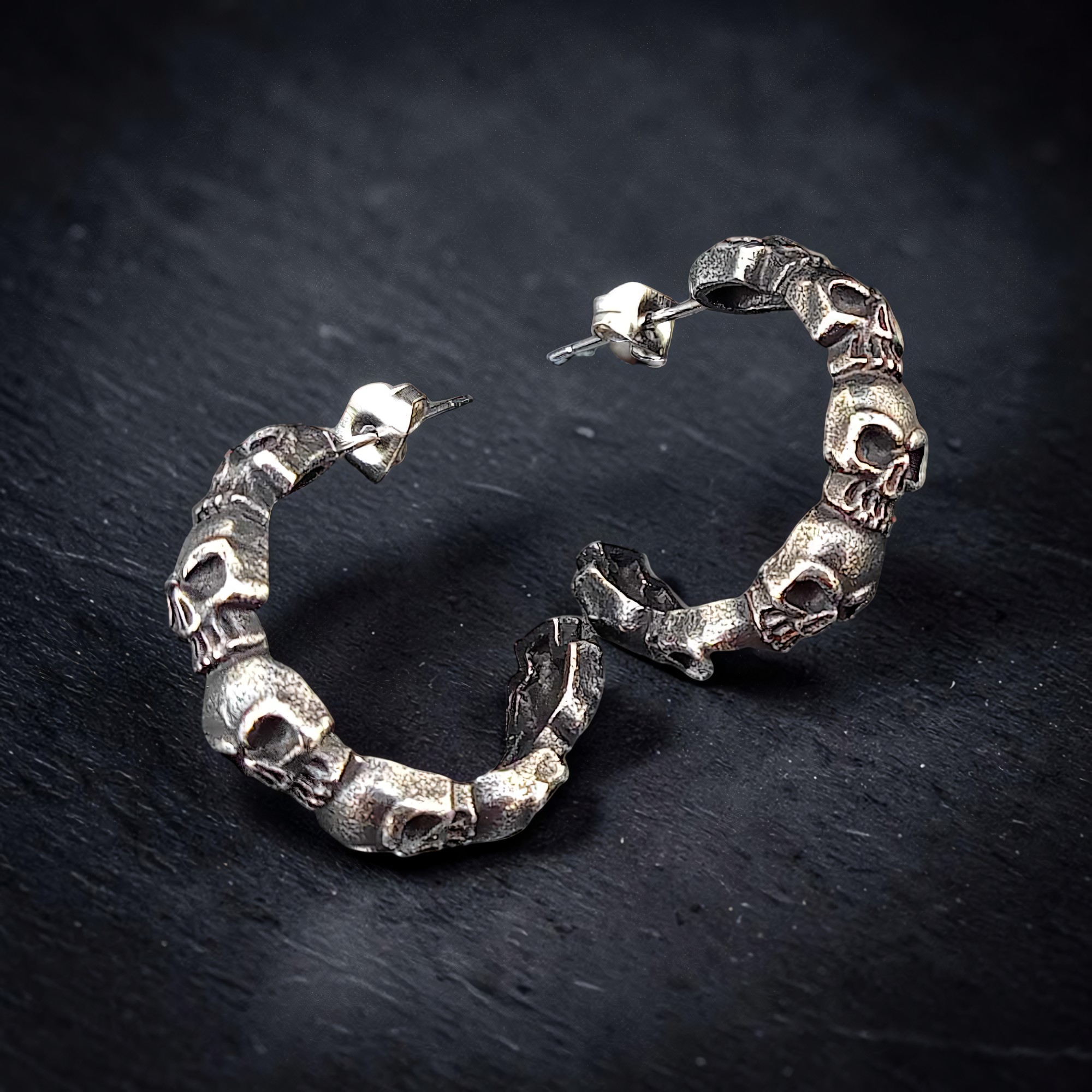 Totenkopf Creolen Skulls Edelstahl Ohrringe dunkel-matt