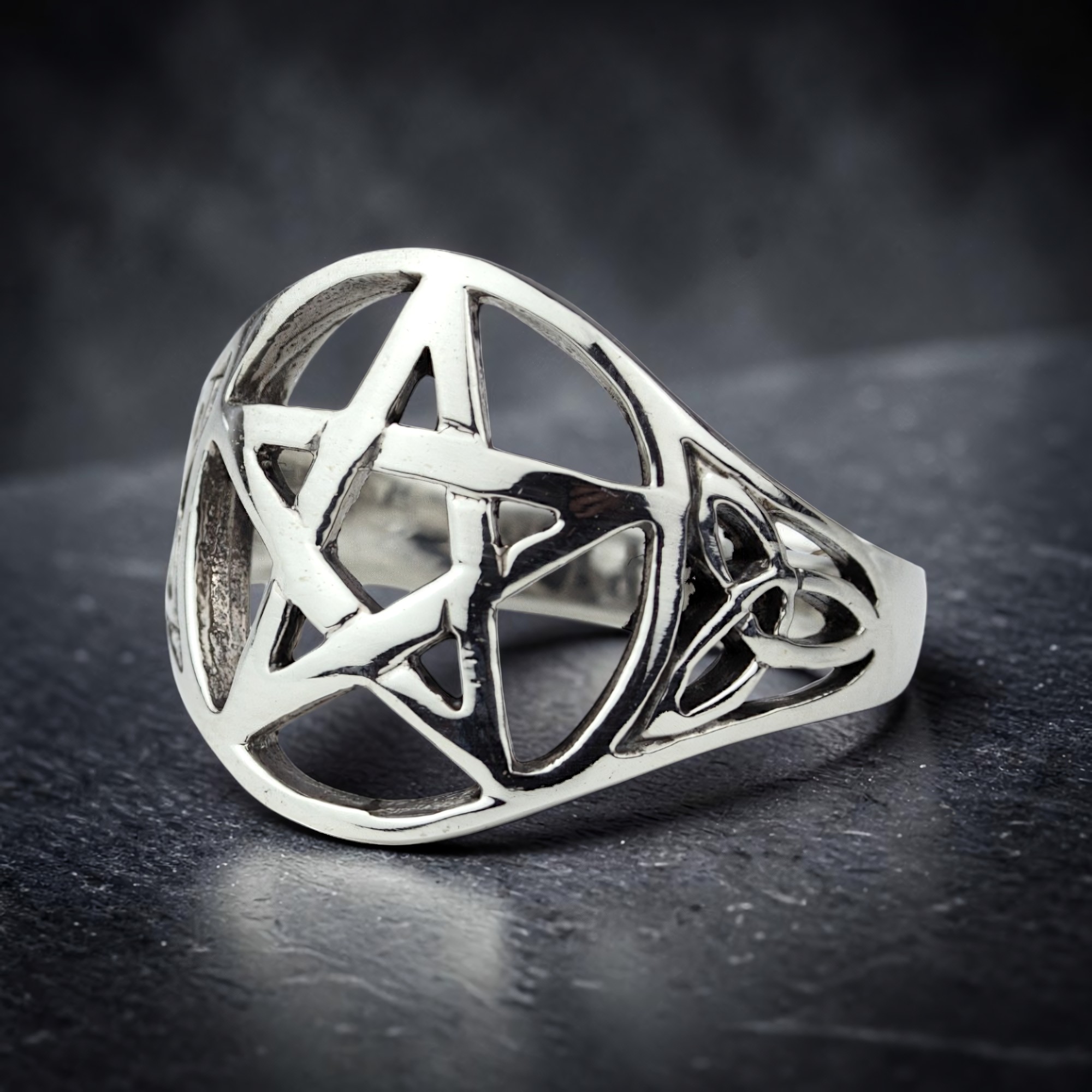 Silberring mit offenem Pentagramm und keltischer Triquetra