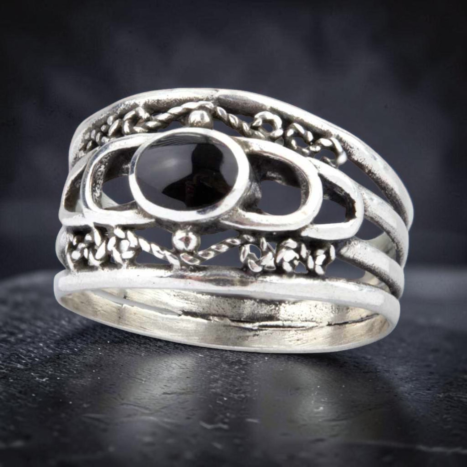 Ring Ornament Gothic 925 Silber mit schwarzem Stein aus Onyx