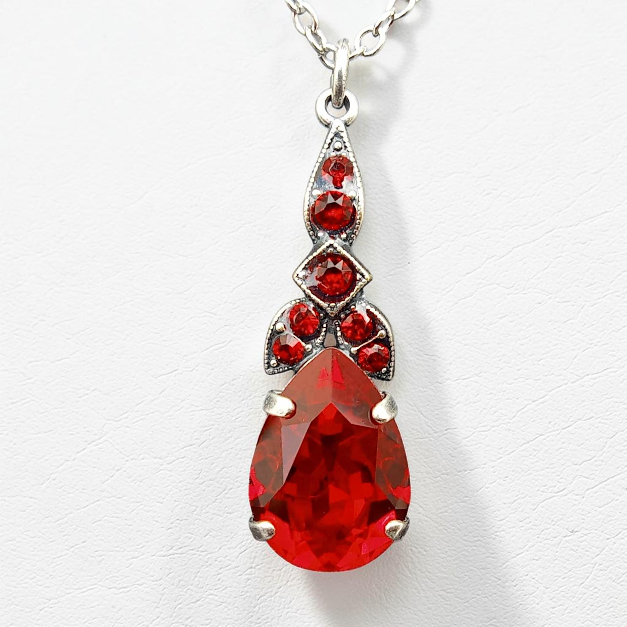 Rote Halskette Silber Anhänger Vintage – Glitzertropfen mit Kristallglas