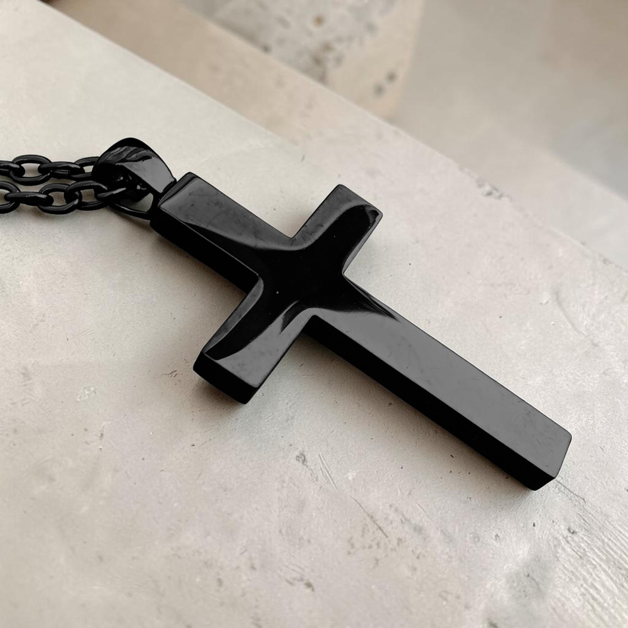 Kompletter schwarzer Kreuz-Anhänger mit 65 cm langer Kette, Gothic Schmuck aus Edelstahl