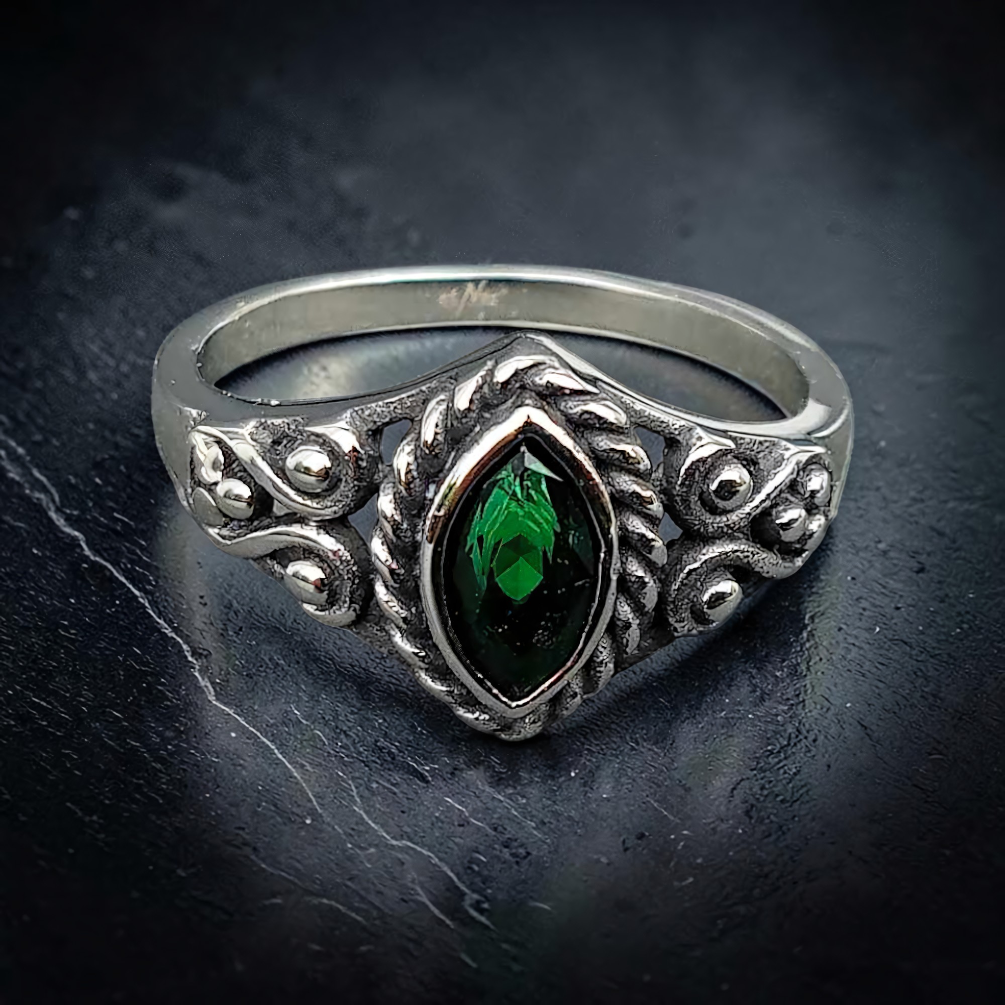 Ring silber mit grünen Stein Gothic Ornament Edelstahl mit Zirkonia