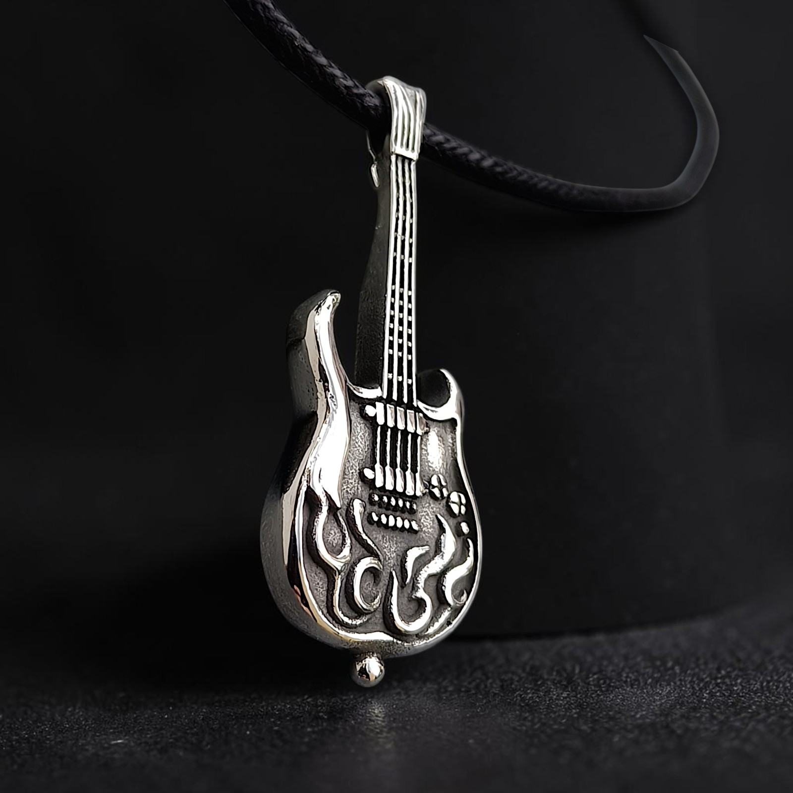 Anhänger Flaming Guitar - Edelstahl, silberfarben, 3,7 cm