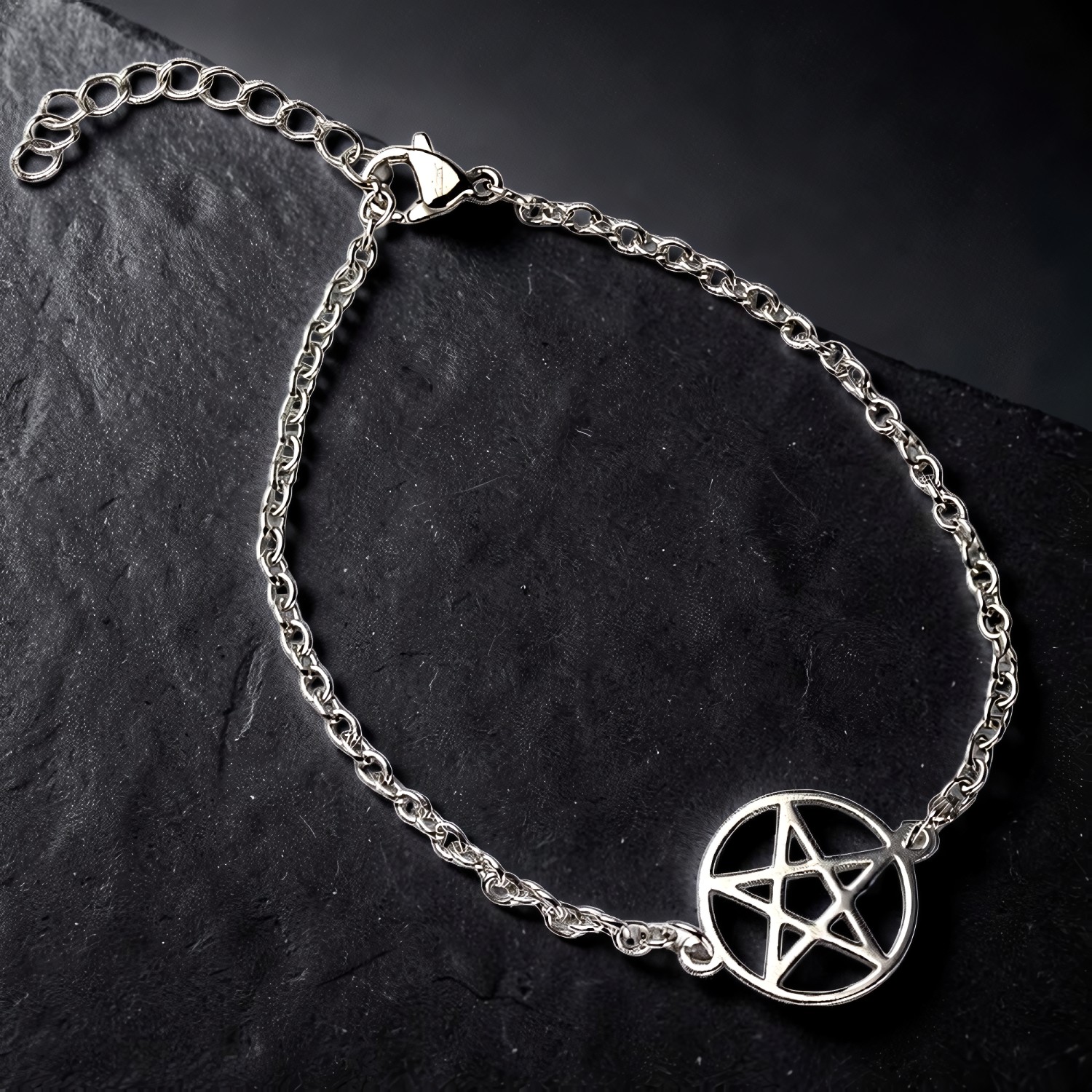Feines Edelstahl-Armkettchen mit Pentagramm im Kreis