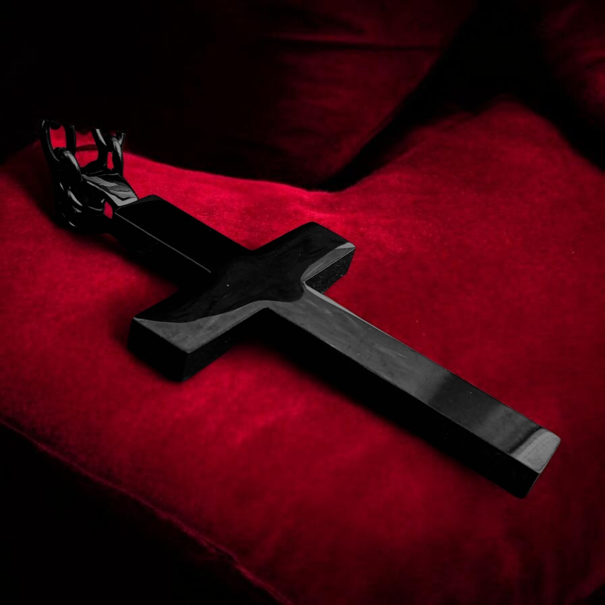 Schwarzer Kreuz-Anhänger aus Edelstahl mit schwarzer Kette, Gothic Schmuck von etNox