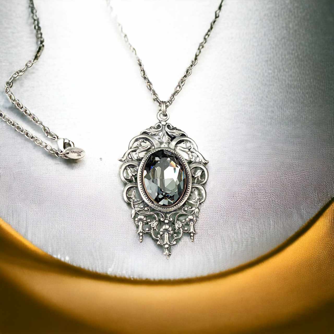 Viktorianischer Anhänger in Silver Night, versilbert, von Hand gefertigt von KRIKOR