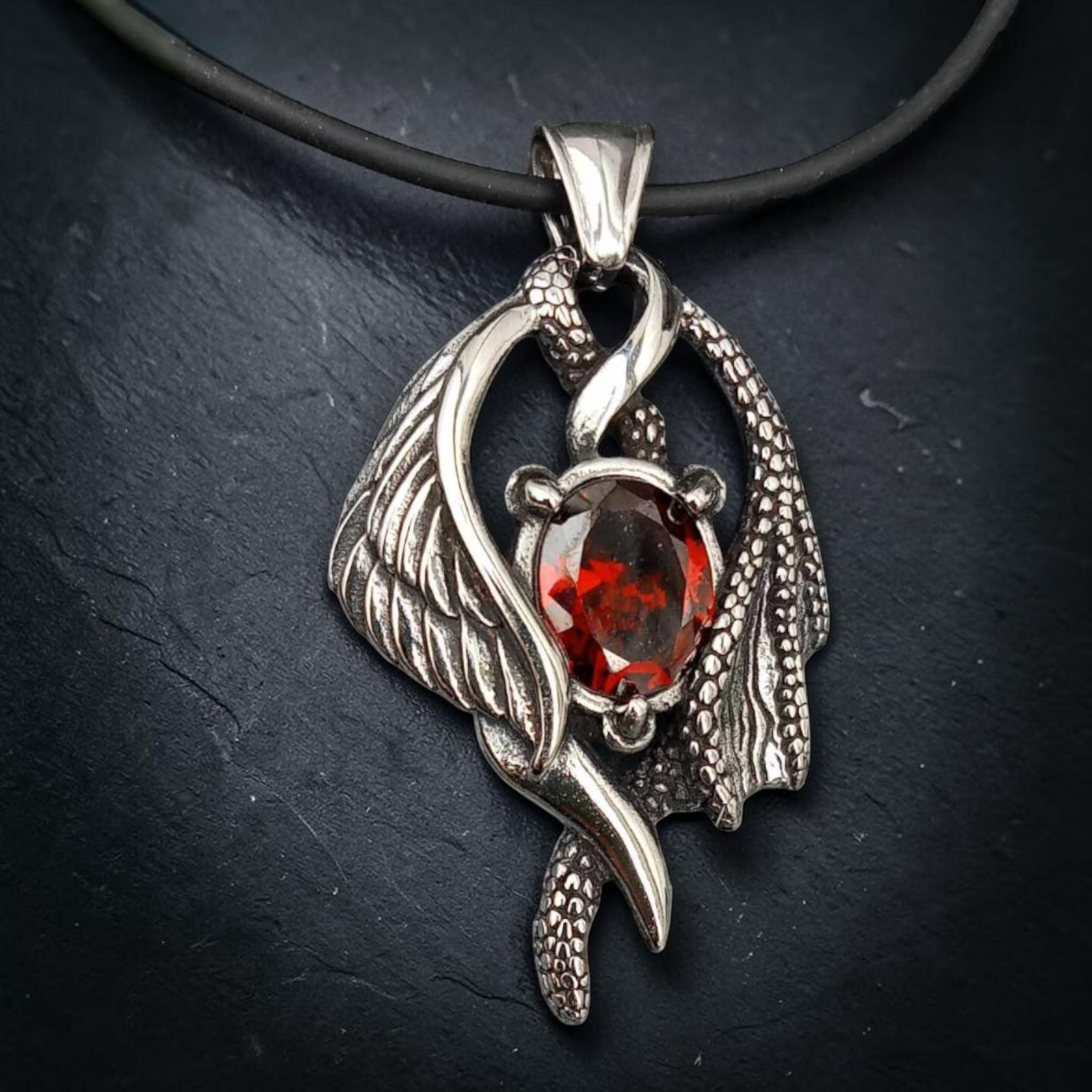 Anhänger Flügel Angel and Dragon wing  Drachenflügel und Engelsflügel  mit rotem Stein