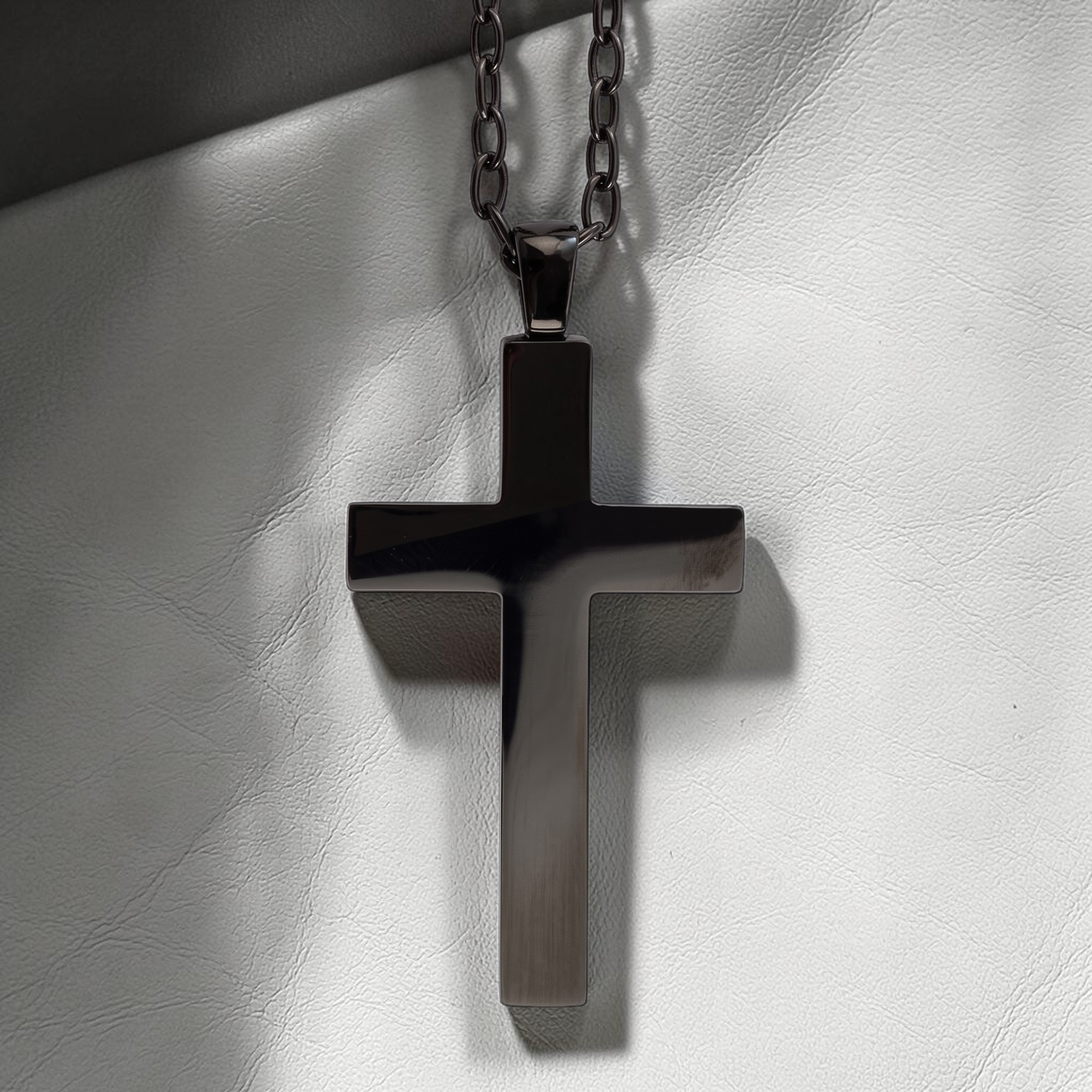Schwarze Kreuz Kette aus Edelstahl