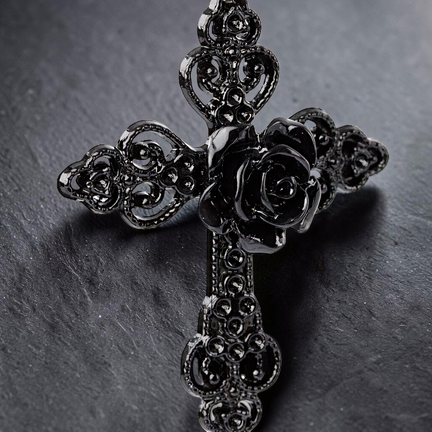Anhänger Black Rose Cross inkl. Kette – weitere Ansicht