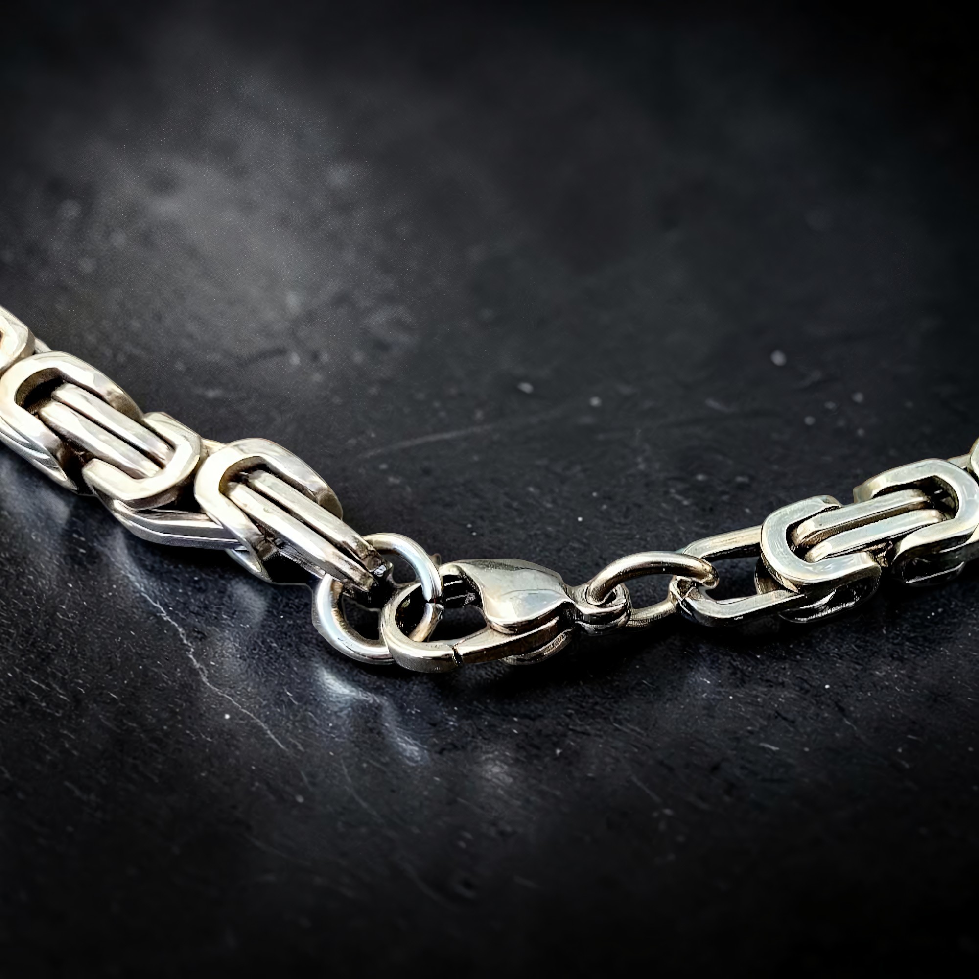 Eckiges Armband Königskette aus Edelstahl.
