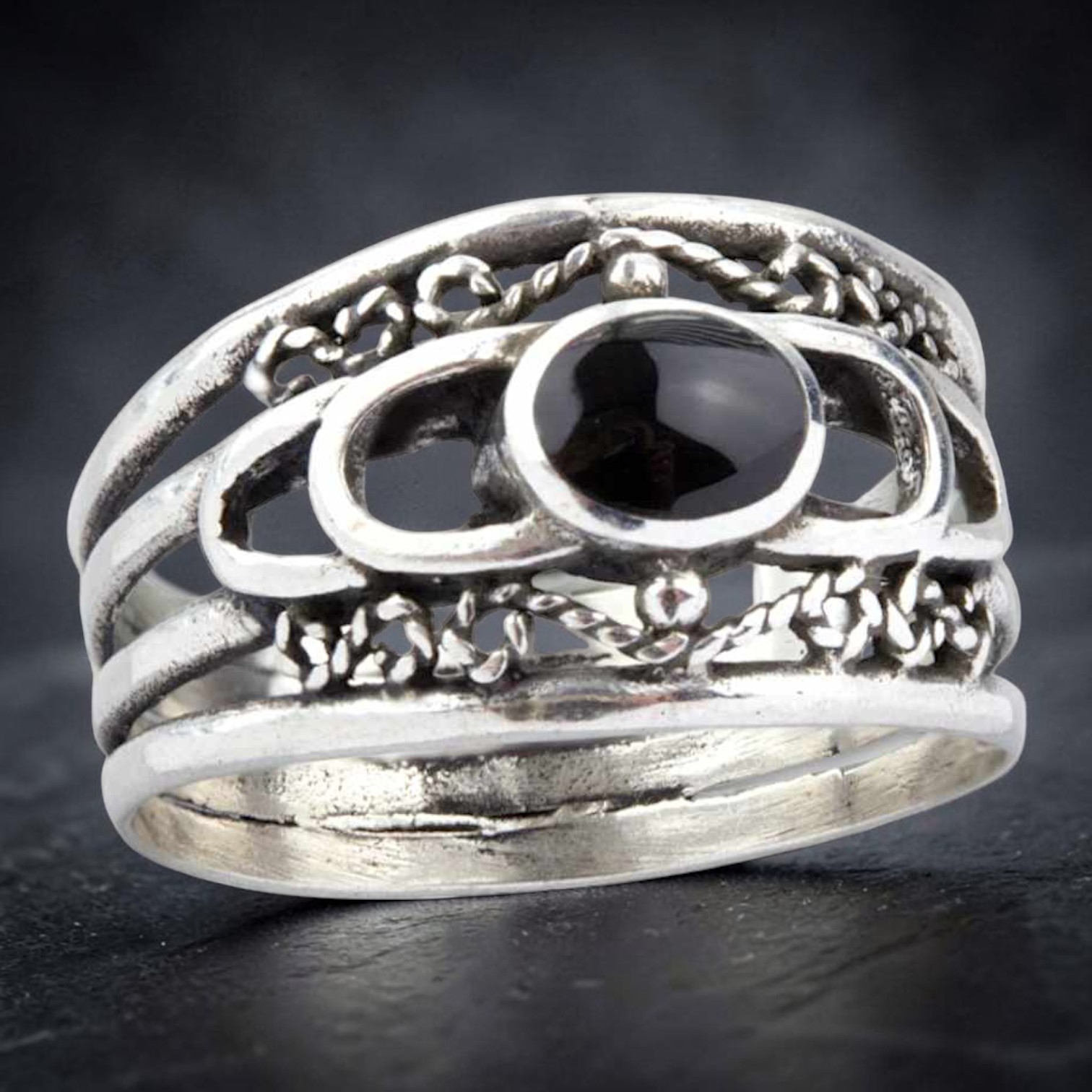Ring Ornament Gothic 925 Silber mit schwarzem Stein aus Onyx