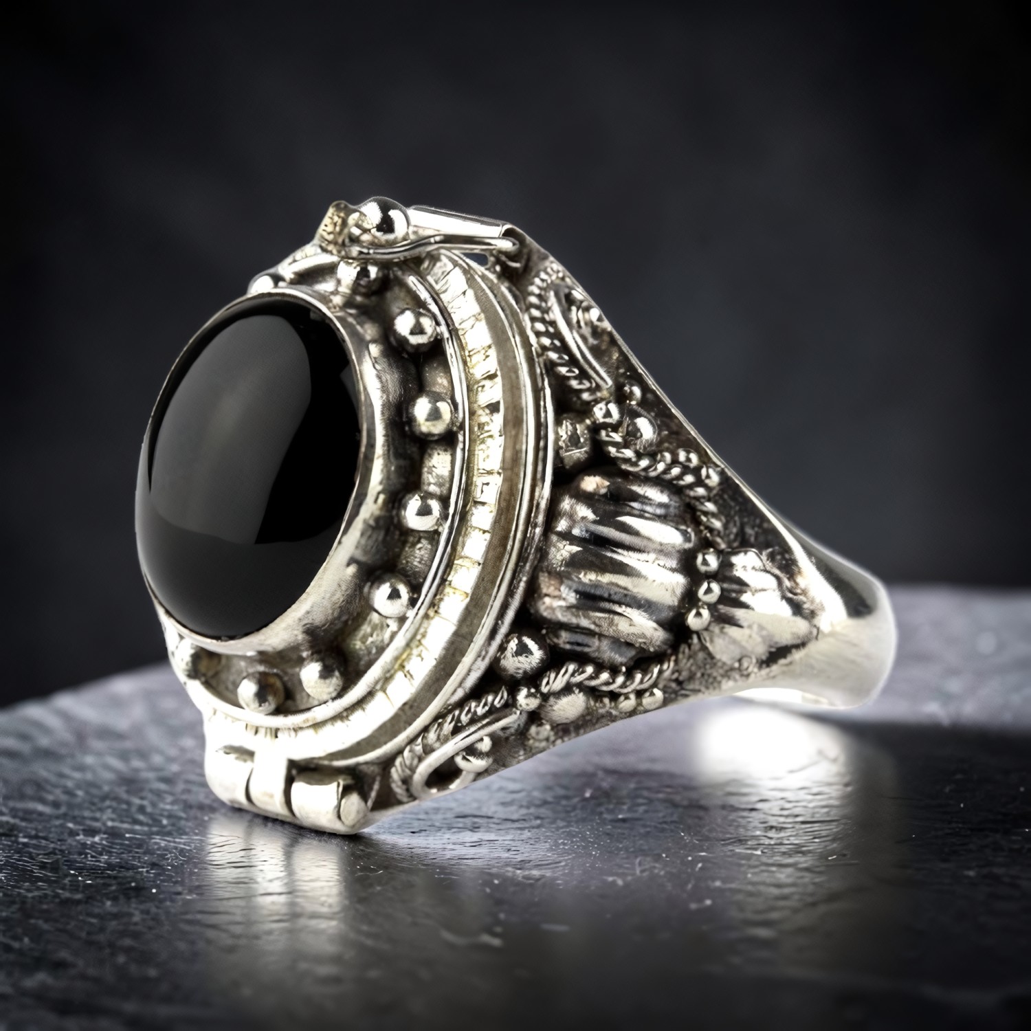 Giftring mit Onyx aus 925 Silber – Toms-Silver Schmuck