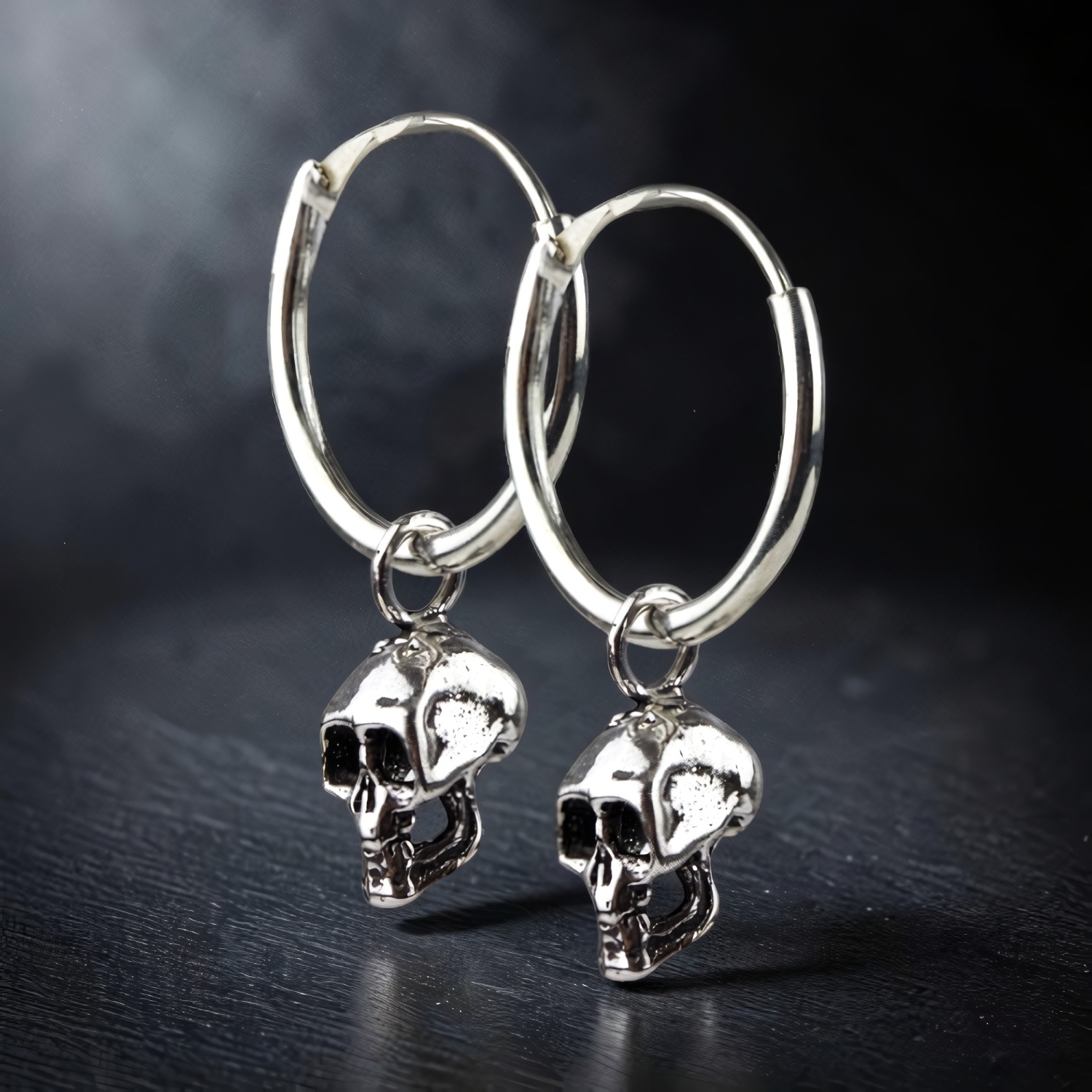 Silbercreolen mit kleinem Totenkopf-Anhänger, Paar