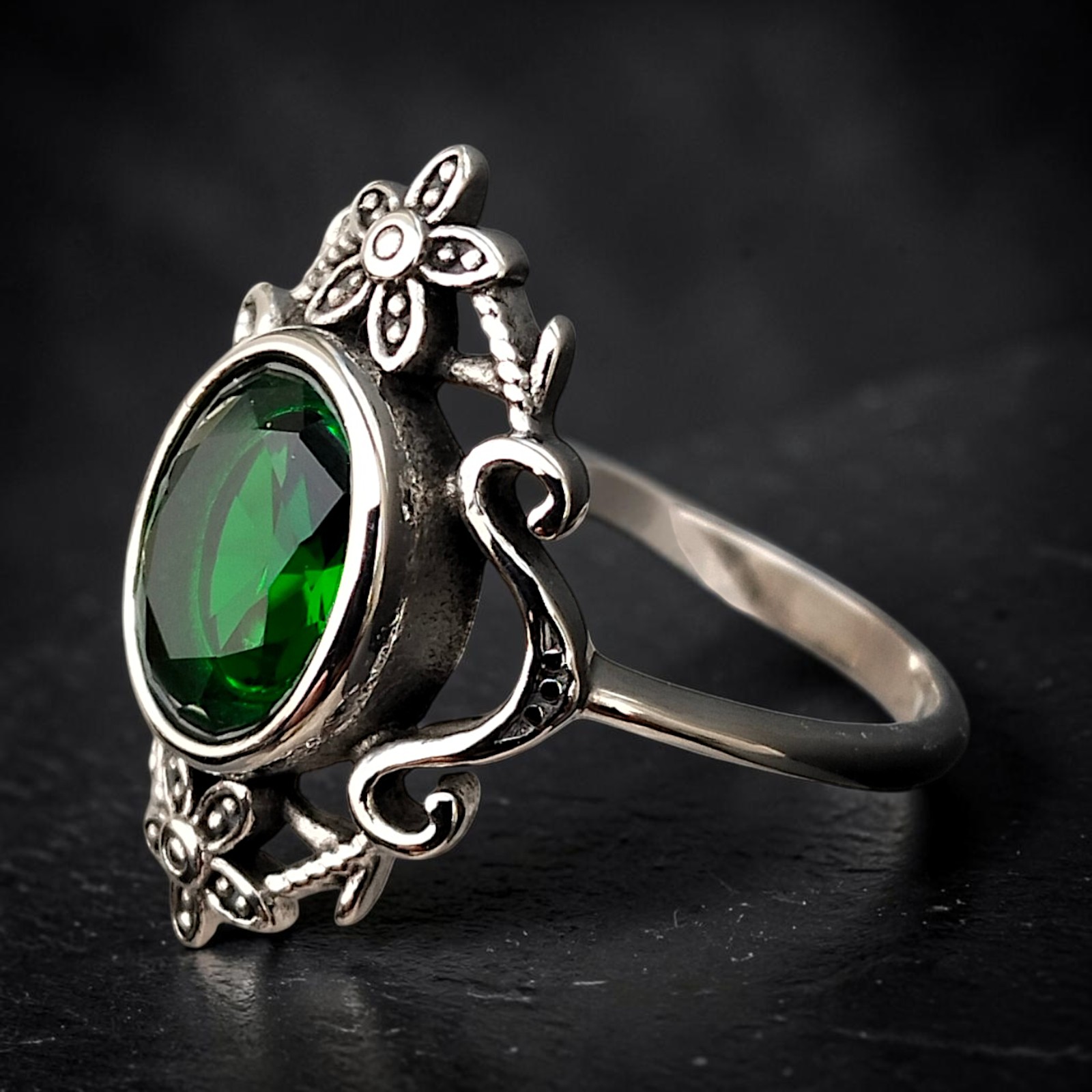 Ring Green Flowers aus Edelstahl, silberfarben mit grünem Zirkonia