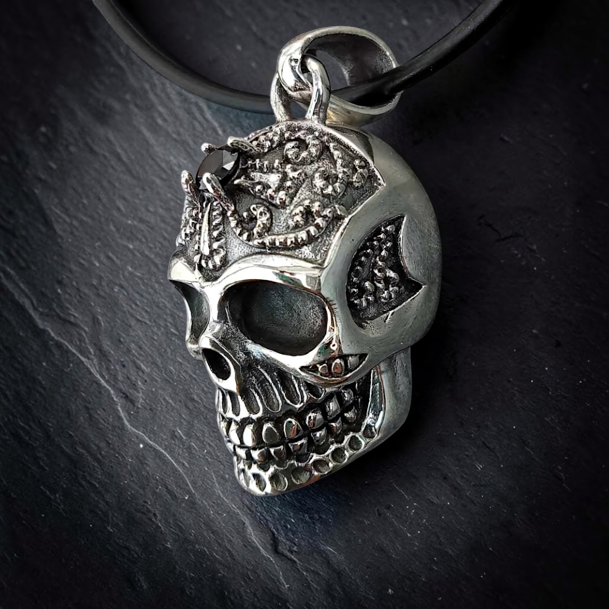 Gothic Skull Anhänger Totenkopf 925 Silber mit schwarzem Stein Zirkonia