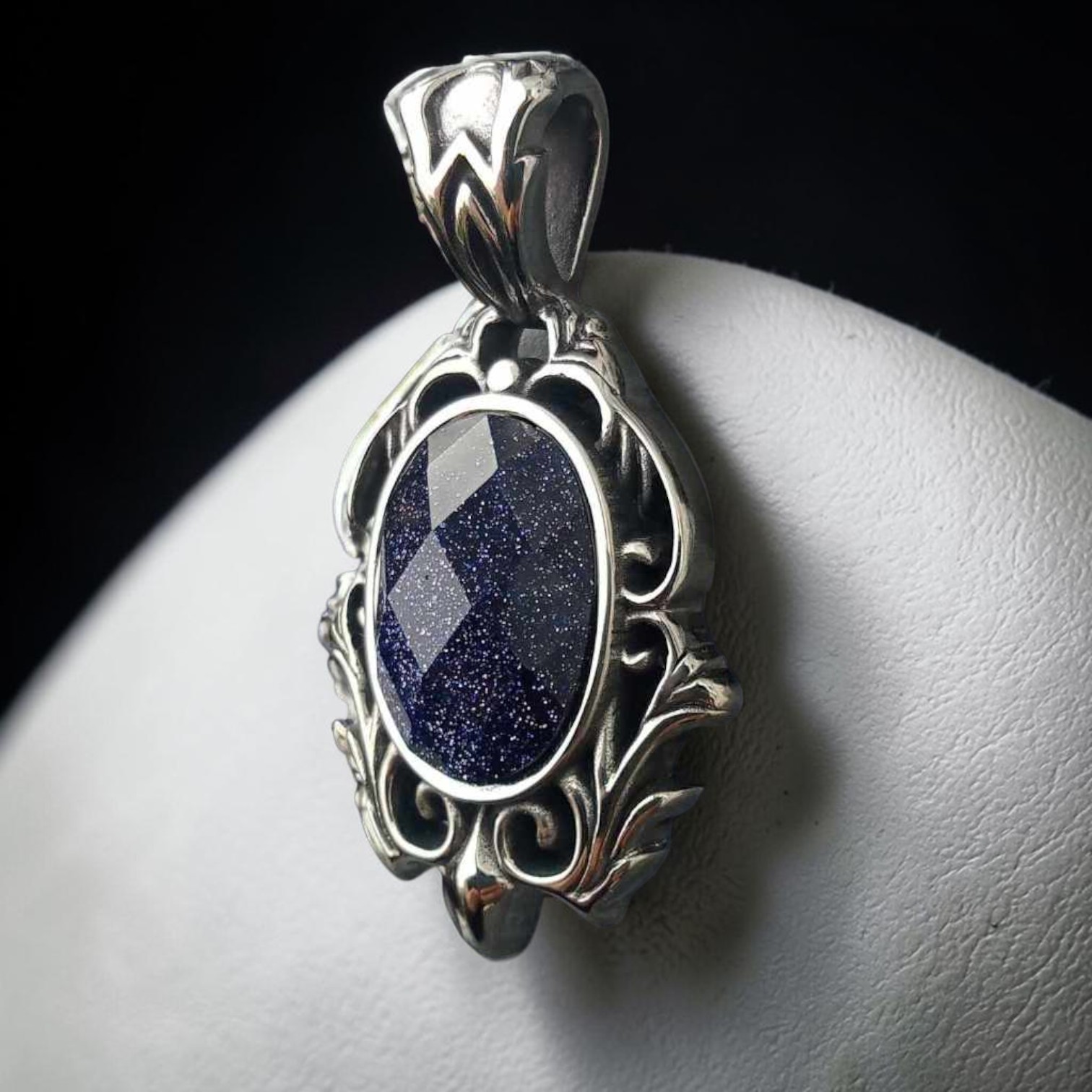 Vintage Gothic Anhänger silber mit blauem Stein und Gltzer Zirkonia Edelstahl