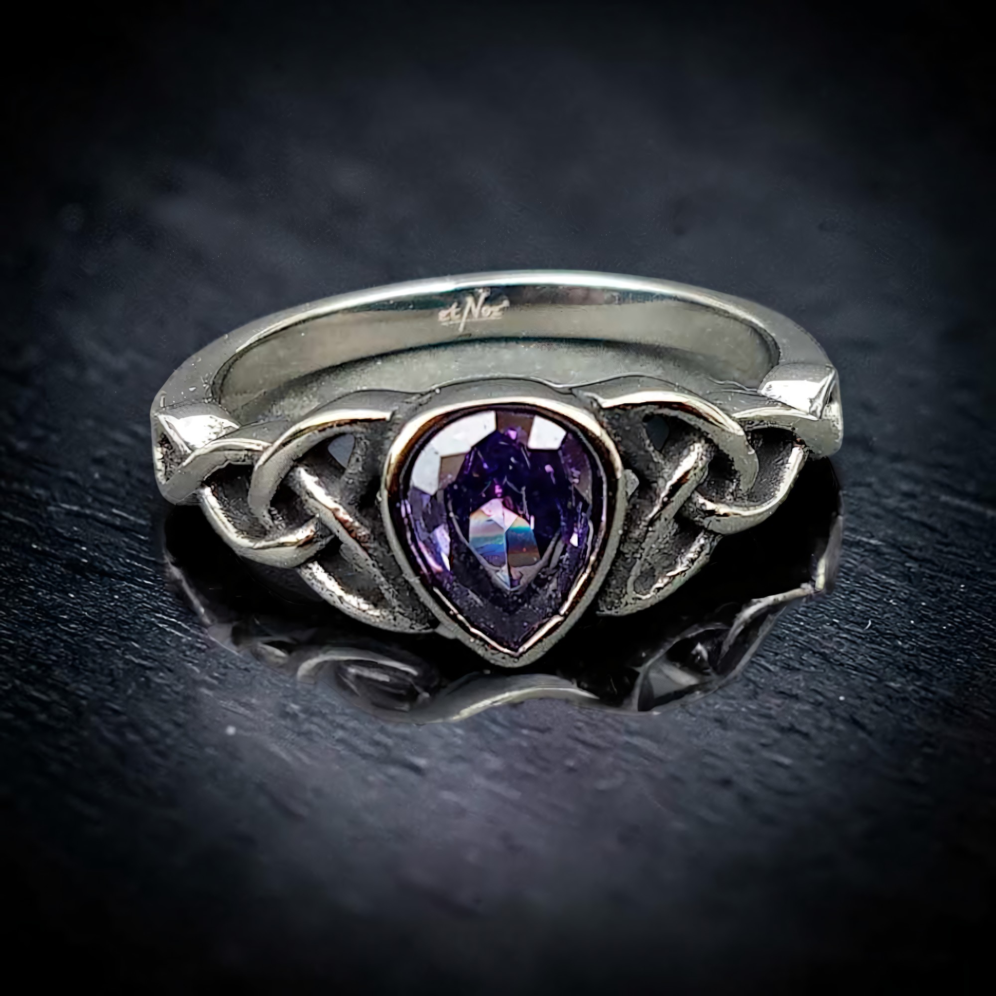 Keltischer Ring silber mit lila Stein in Tropfenform Edelstahl mit Zirkonia