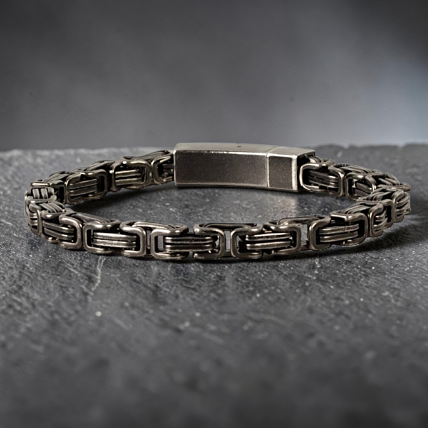Königskettenarmband aus oxidiertem Edelstahl mit glatter Platte in der Mitte