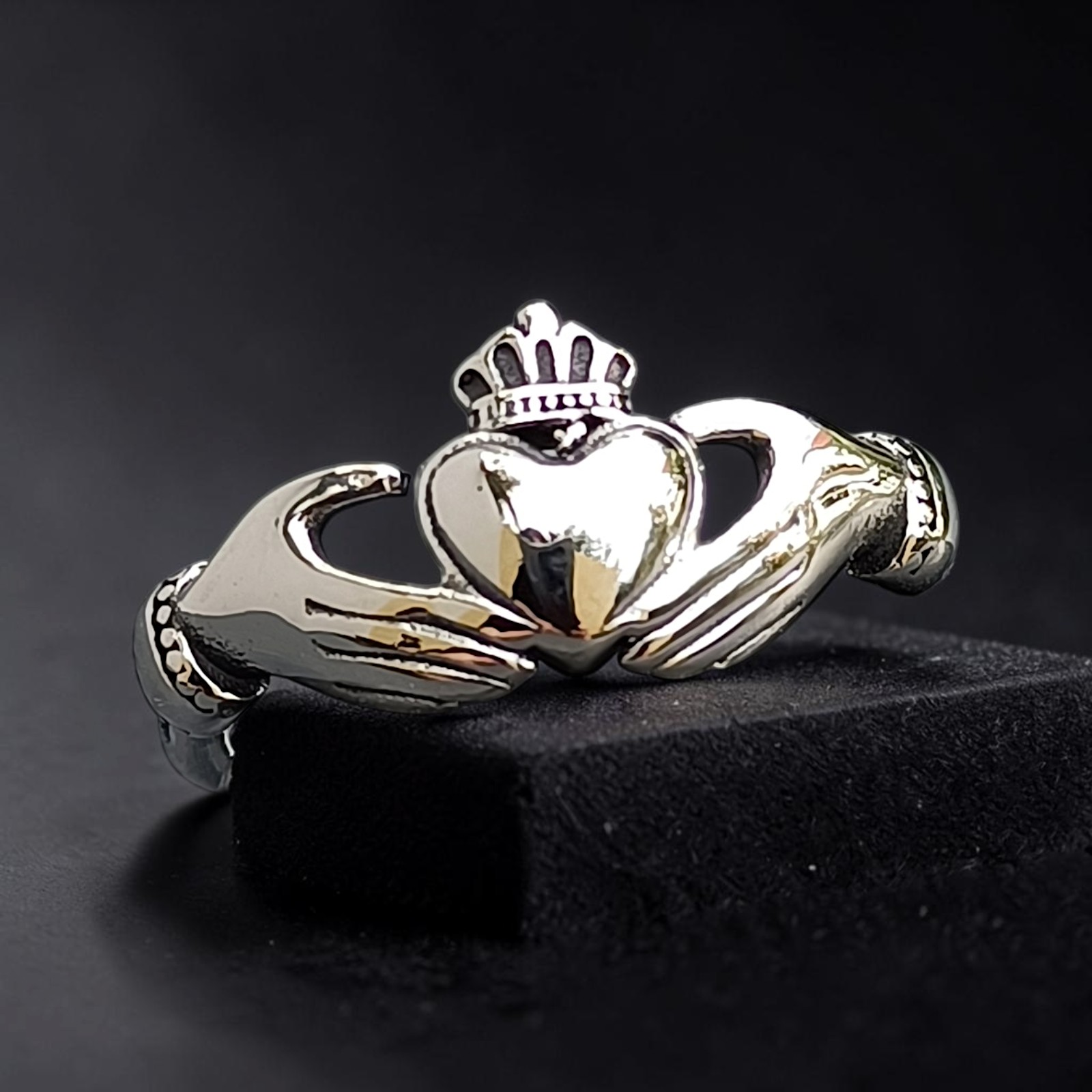 Ring Claddagh aus Edelstahl, silberfarben mit Herz, 10 mm hoch