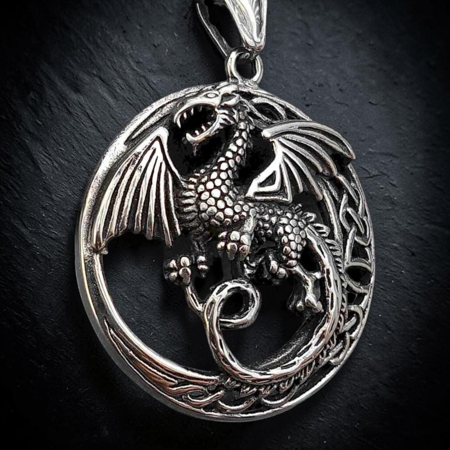 Drachen Anhänger mit keltischen Knoten Drachen-Amulett aus Edelstahl