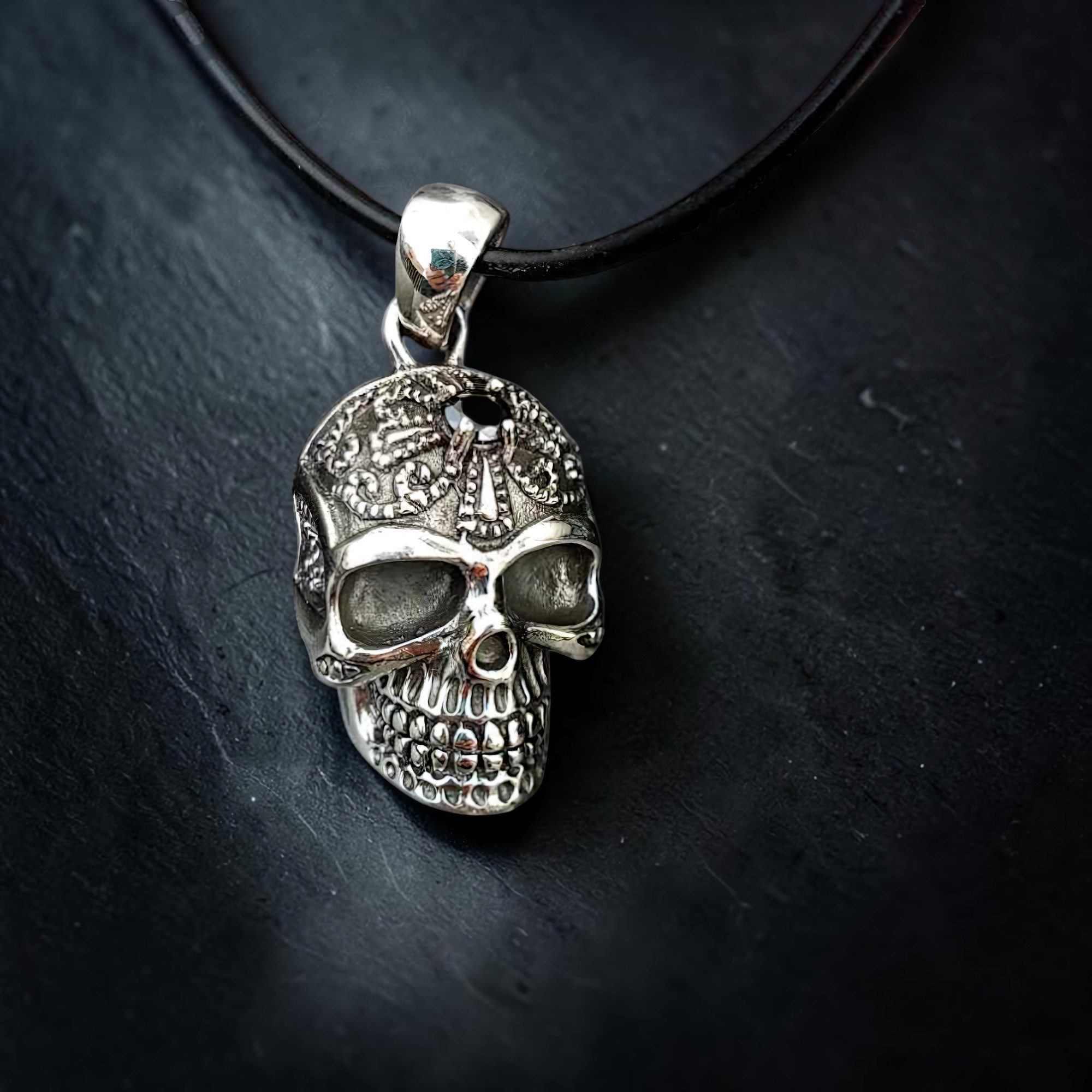 Gothic Skull Anhänger Totenkopf 925 Silber mit schwarzem Stein Zirkonia