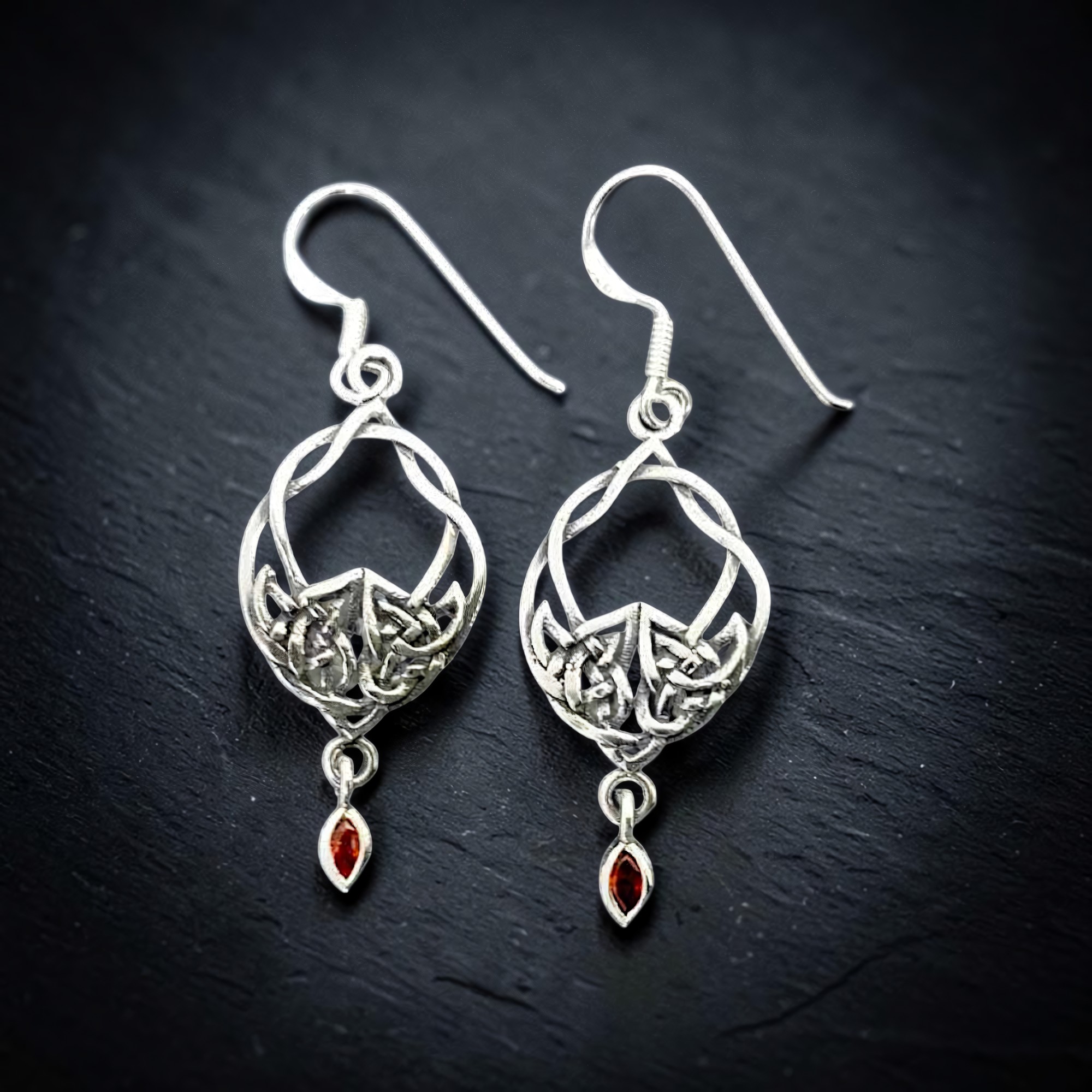 Keltischer Knoten Ohrringe 925 Silber mit roten Steinen Ohrhänger mit Zirkonia