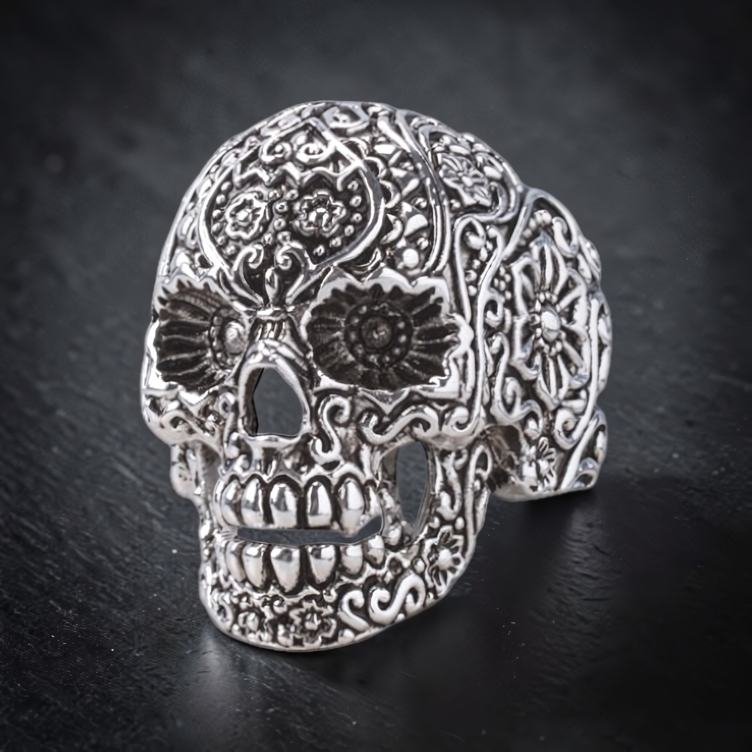 Ring ''Ornament Skull'' aus Edelstahl – Toms-Silver Schmuck