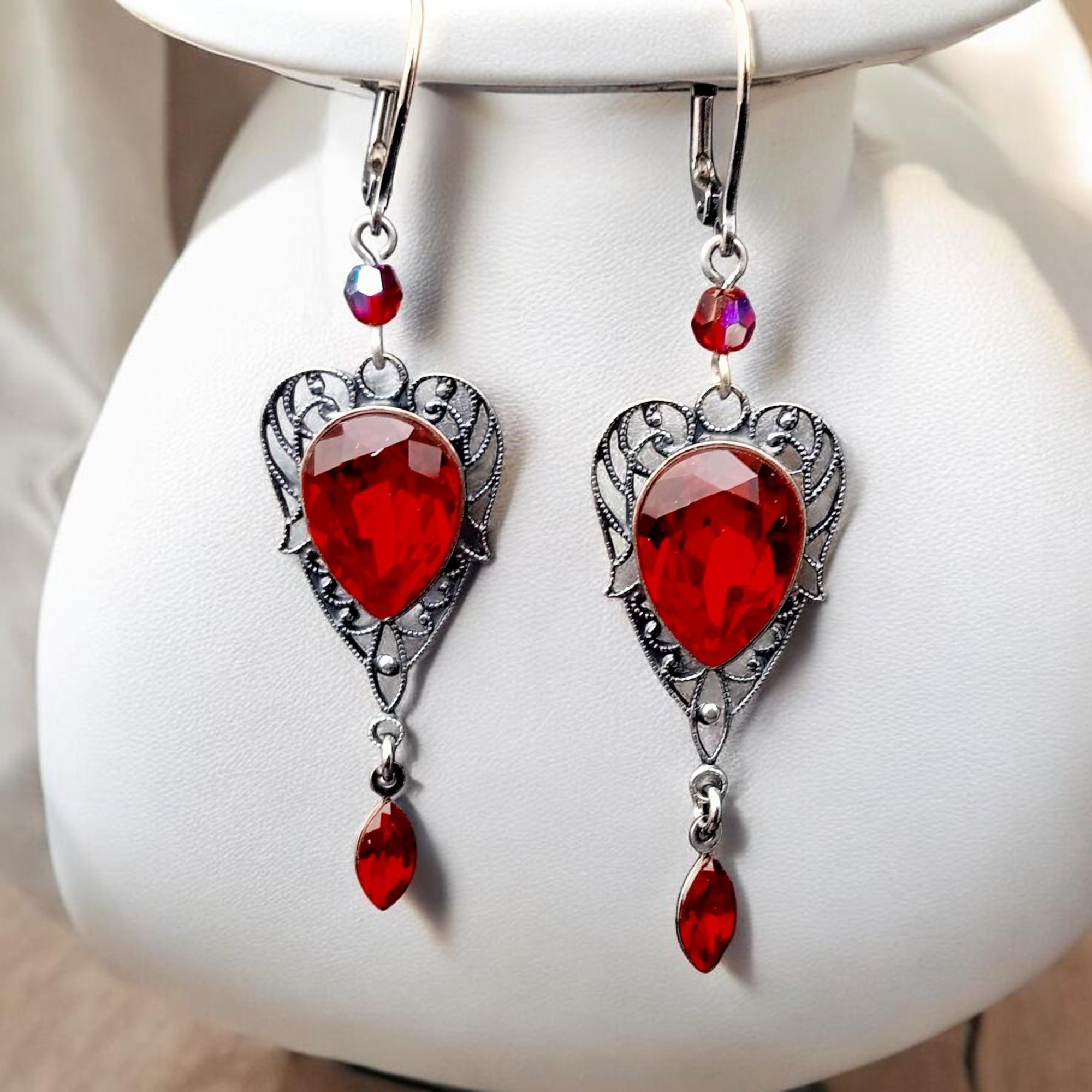 Rote Ohrringe Silber Tropfen Vintage – Victorian Drops mit Kristallglas, Frontalansicht