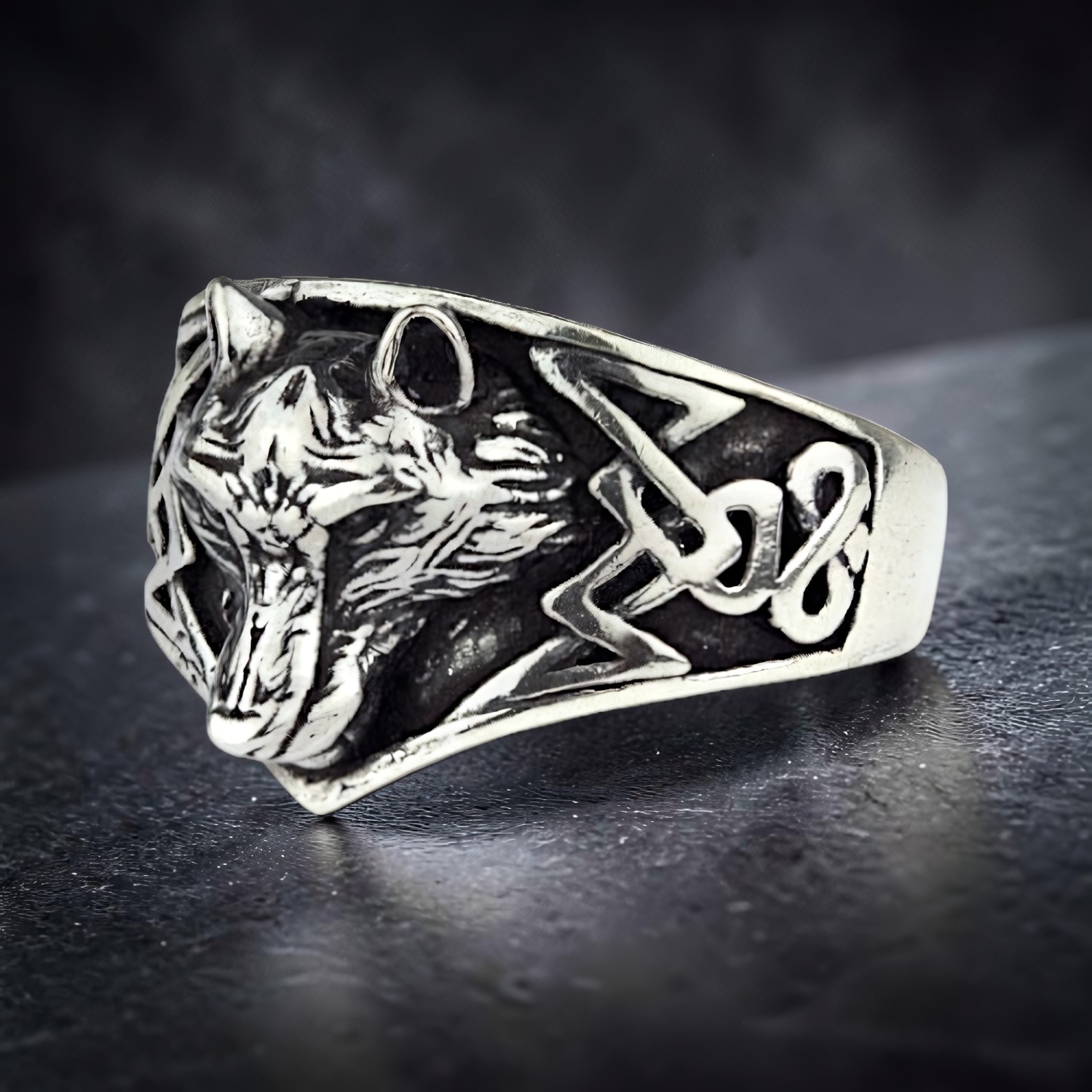 Ring Wolf aus Edelstahl – Toms-Silver Schmuck