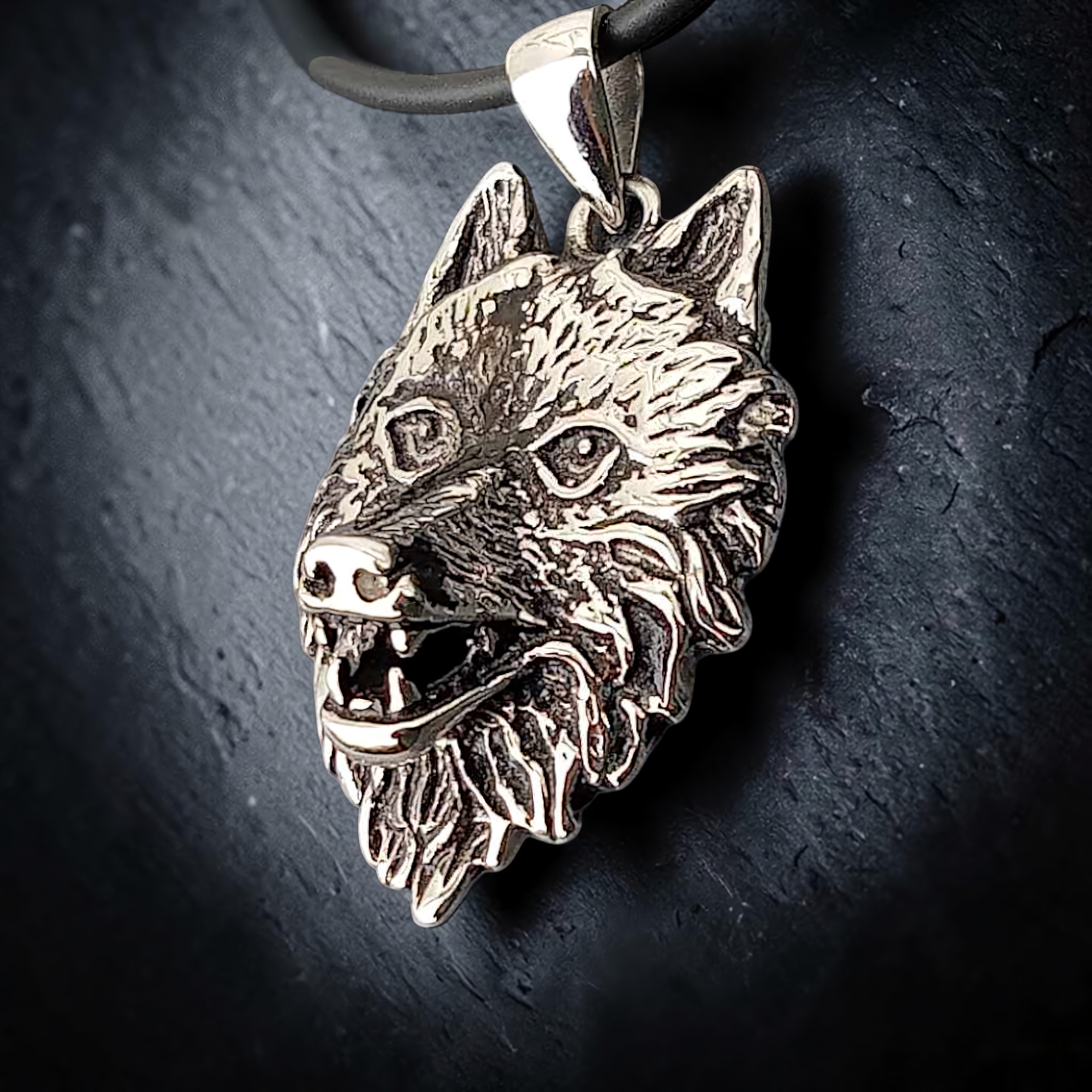 Wolf Anhänger Wolfskopf aus Edelstahl