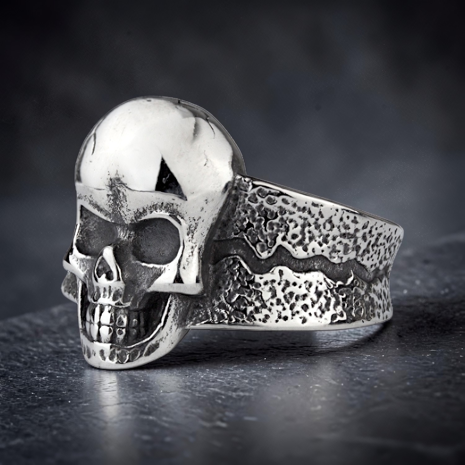 Ring Totenkopf aus Edelstahl – Toms-Silver Schmuck