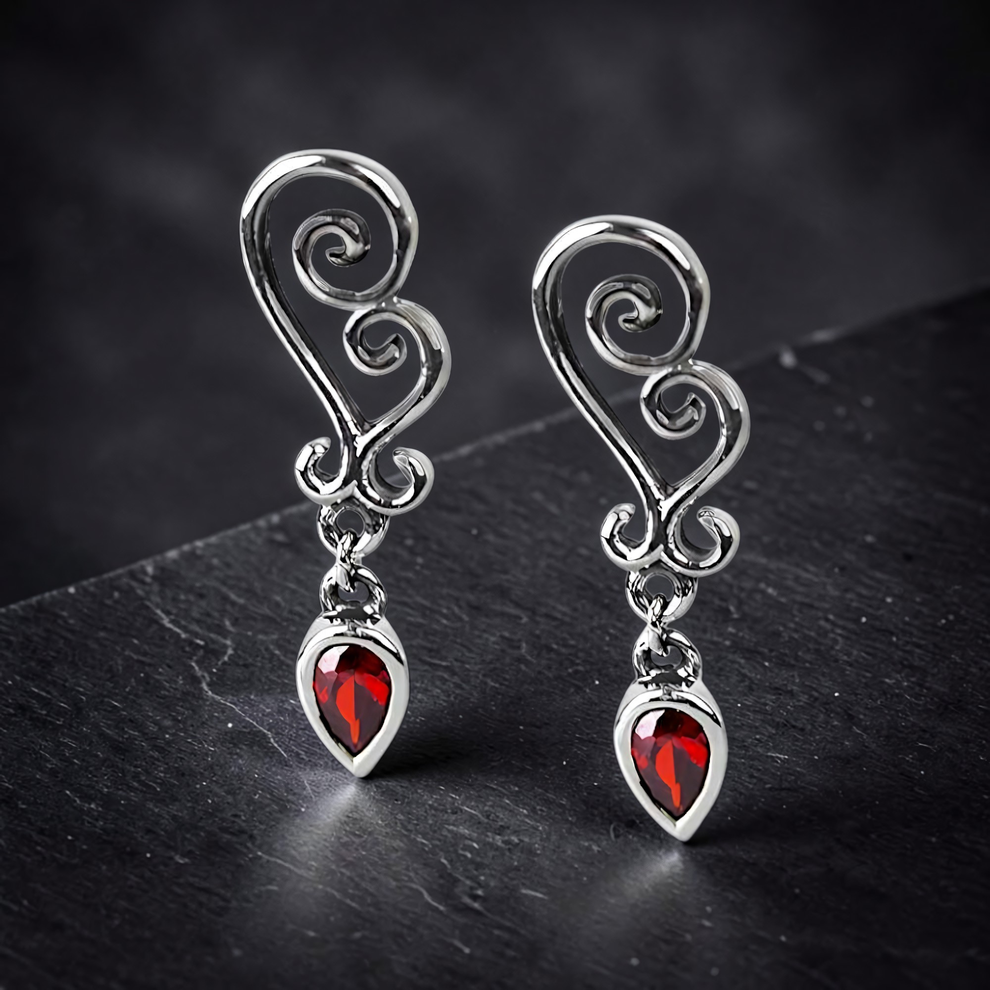 Ohrringe Schnörkel Ornament Silber mit rotem Stein Ohrhänger 925 Sterling mit Zirkonia