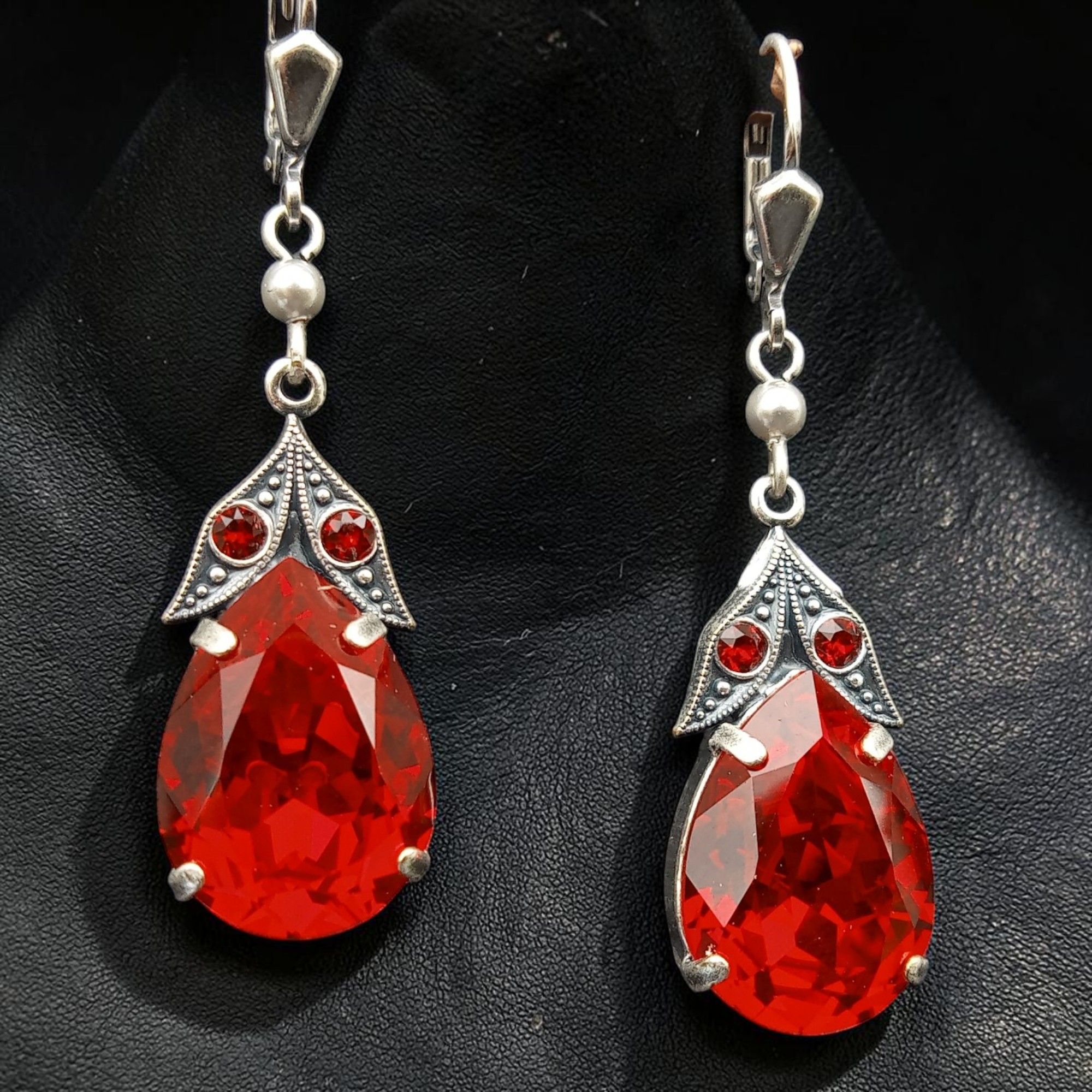 Paar rote Ohrringe Silber Tropfen Vintage – Barock Blüte Gesamtansicht