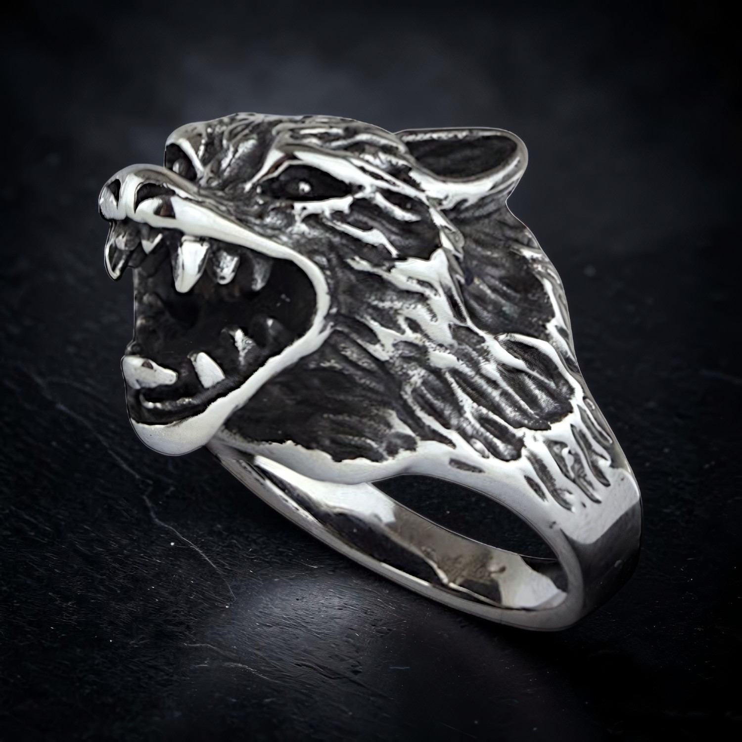Ring Wolf aus Edelstahl – Toms-Silver Schmuck