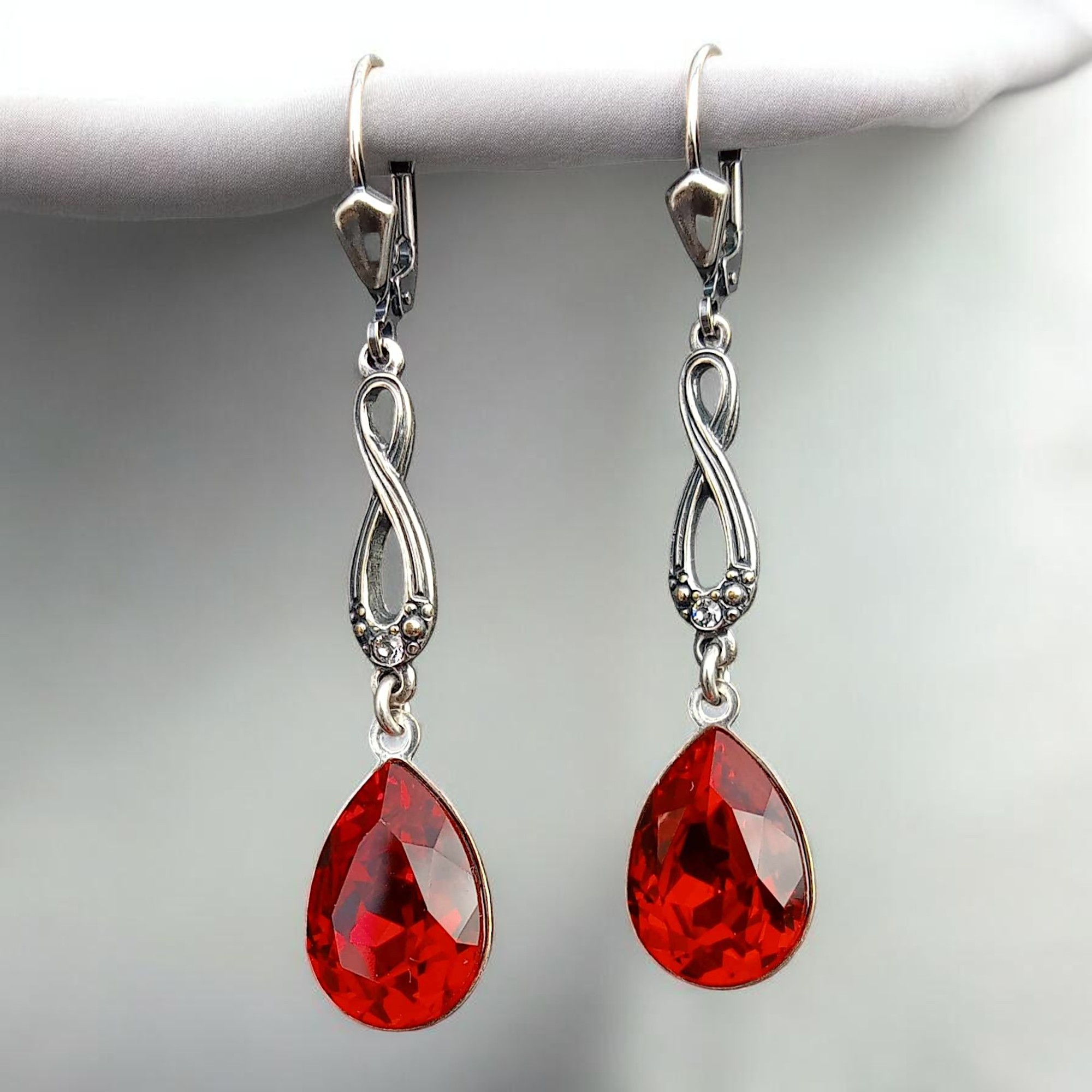 Rote Ohrringe Silber Tropfen Vintage – Infinity Unendlichkeitszeichen mit Kristallglas