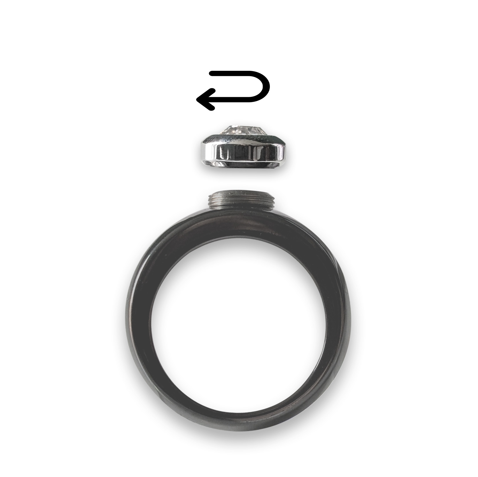 Abgeschraubter Ringaufsatz über dem freiliegenden Gewinde eines Keramikrings