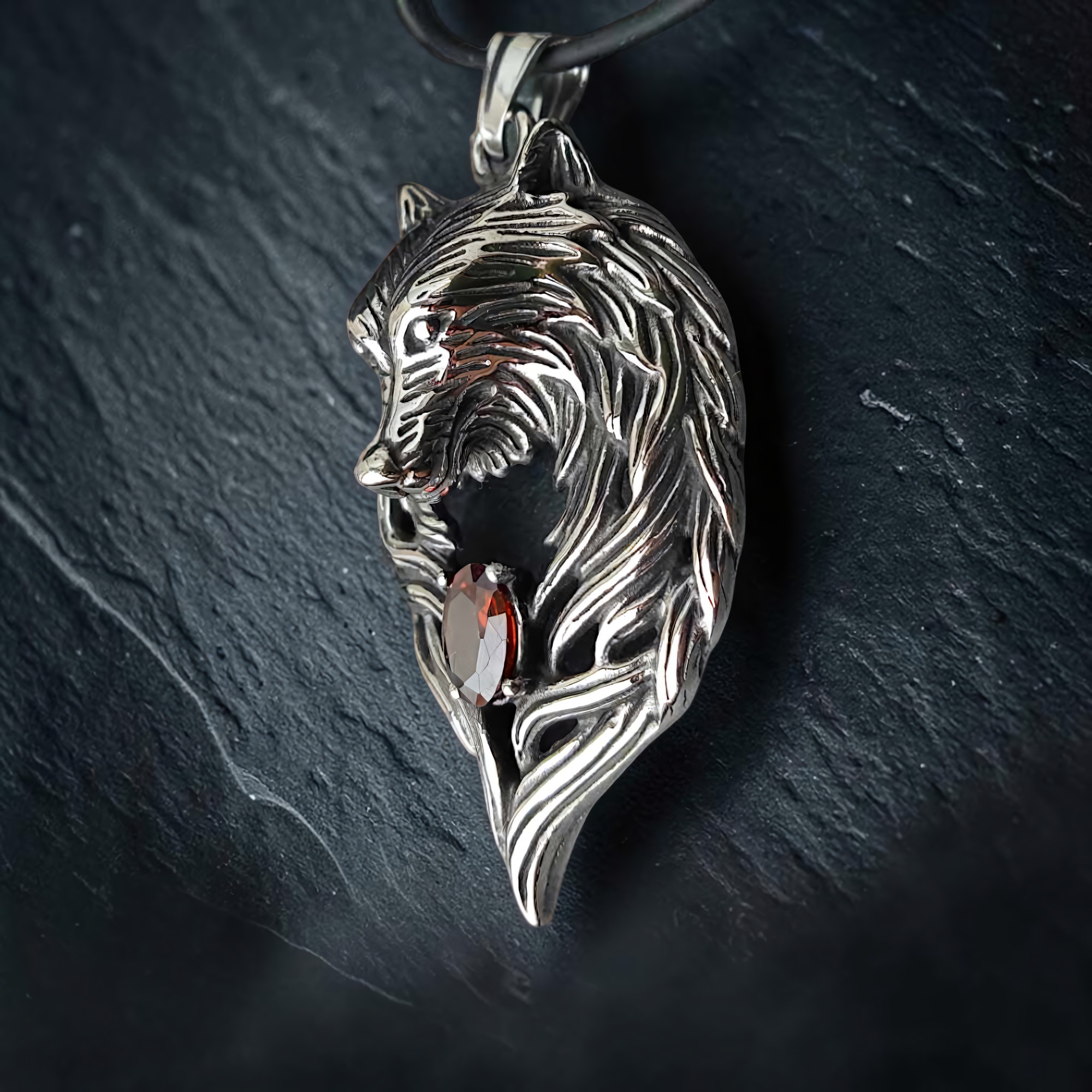Wolf Anhänger silber mit roten Stein Edelstahl mit Zirkonia