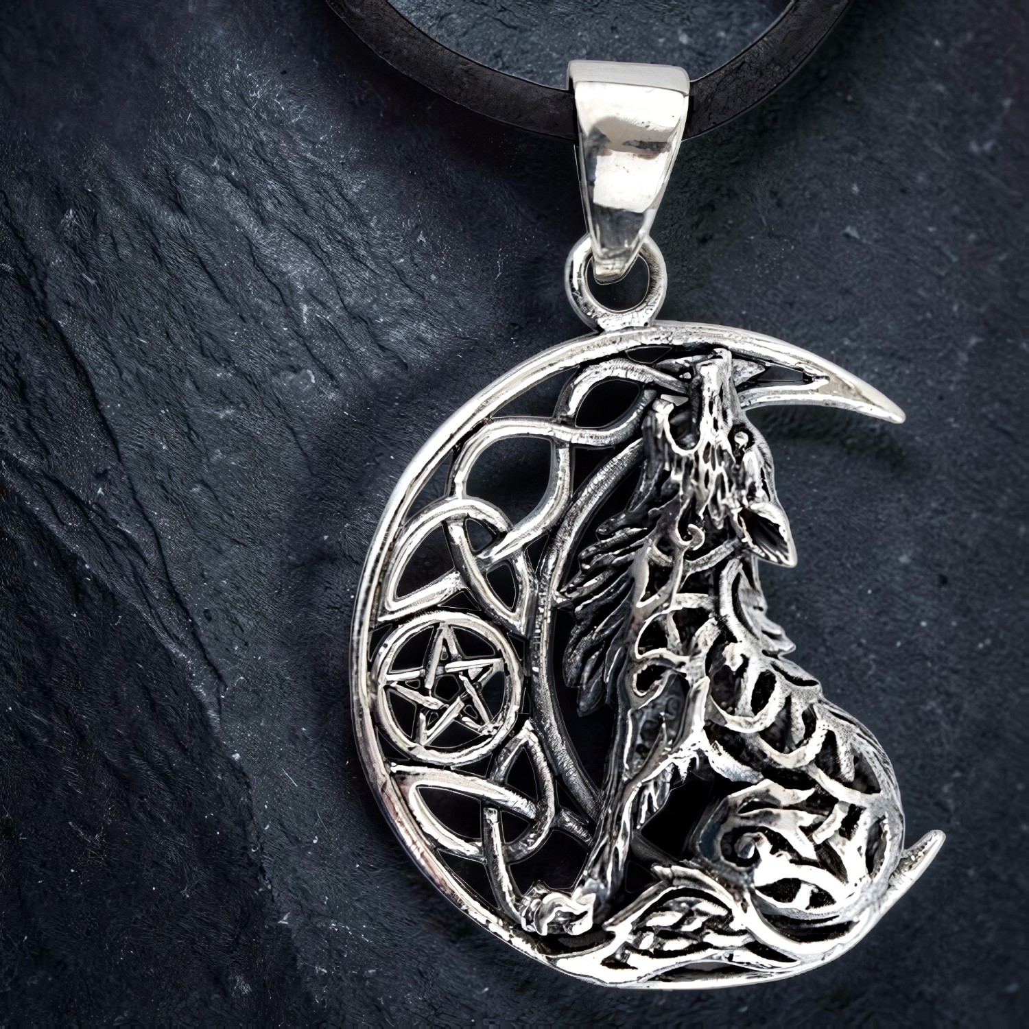Anhänger Howling Wolf in Moon Edelstahl