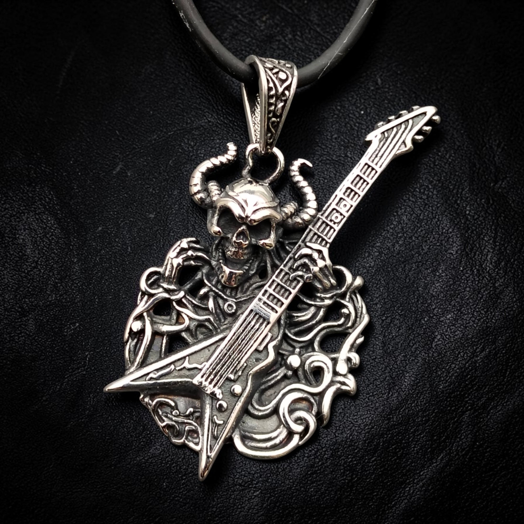 Anhänger Skull Guitar - Edelstahl, silberfarben, 4,9 cm