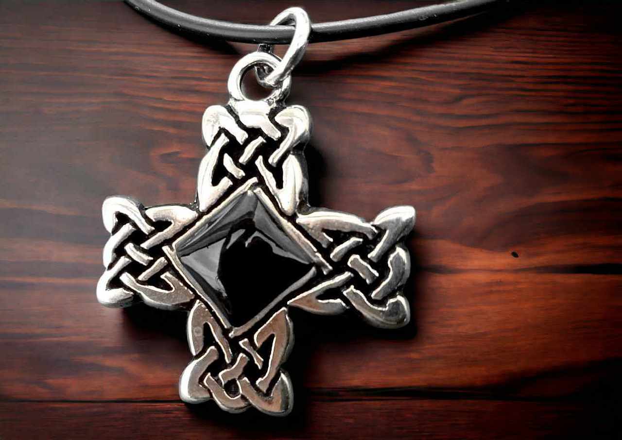 Keltische Halskette Aus 925 Sterling Silber Mit Pfeil-Anhänger - Schwarz Vergoldet, Unisex
