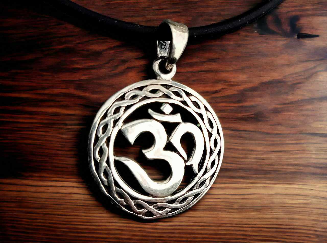 Pendentif Bouddhiste Om (Aum) En Argent Massif 925 - 11,1 Grammes - Modèle #5206-M1