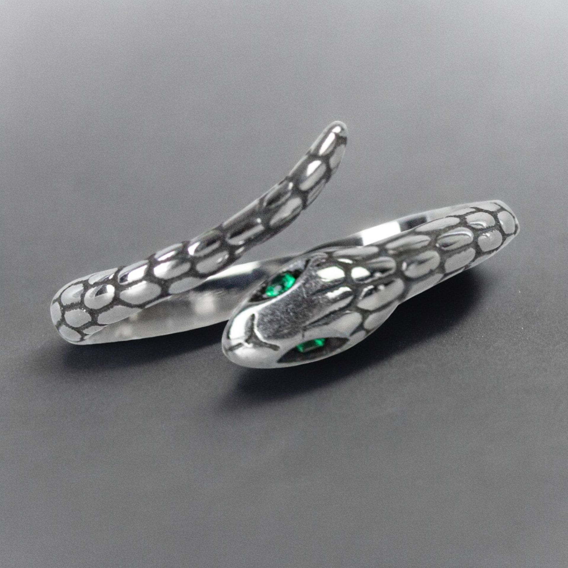 Nagelpiercing Schlange Aus 925 Sterling Silber – Für Nailart, Allergiefrei & Hochwertig Verarbeitet