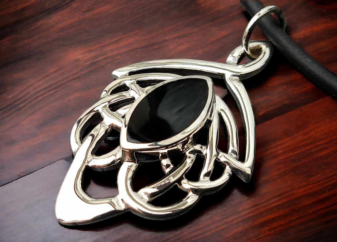 Keltischer Mond Anhänger Aus 925 Sterling Silber | Unendlichkeitssymbol Mit Knoten | Mittelalter Schmuck Für Frauen & Mädchen